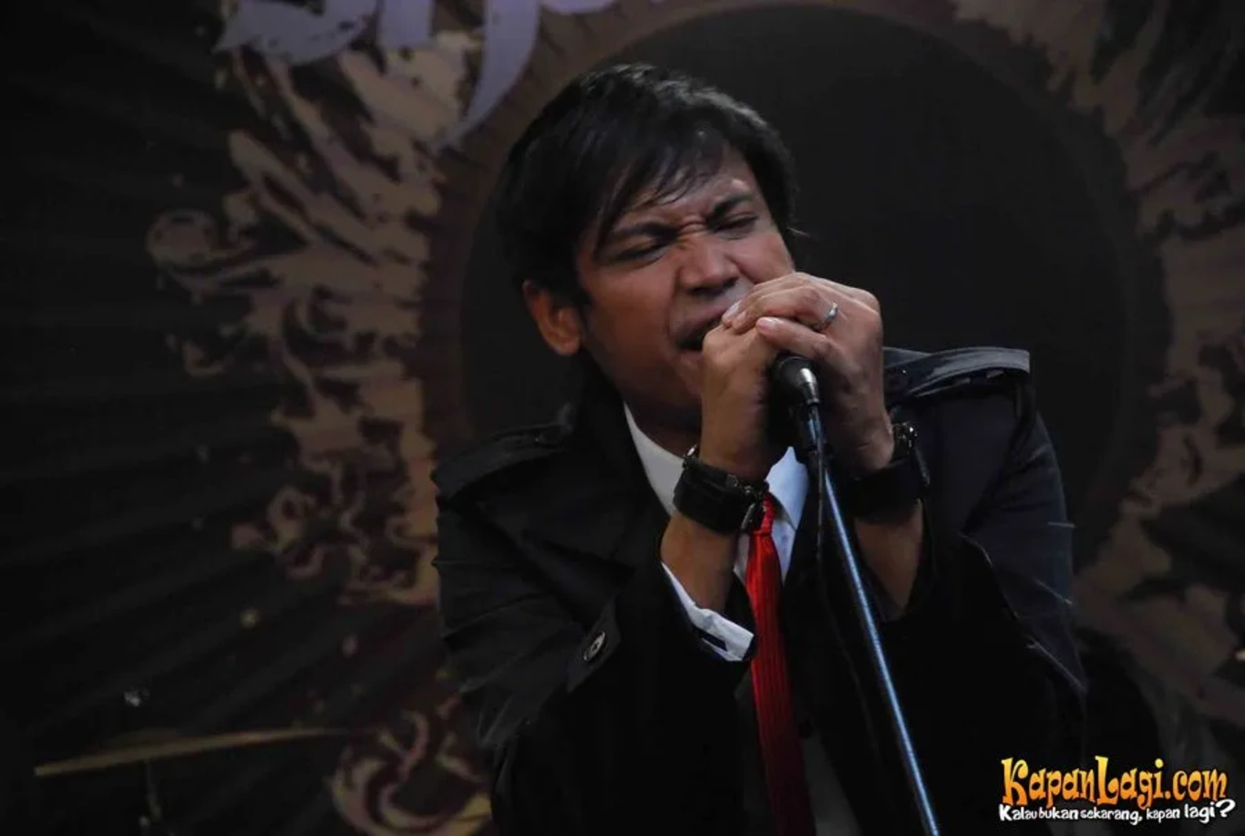 Jika Anda tidak melihat foto Shafnat, kemungkinan karena foto dengan nomor tersebut tidak tersedia di Kapanlagi.com™