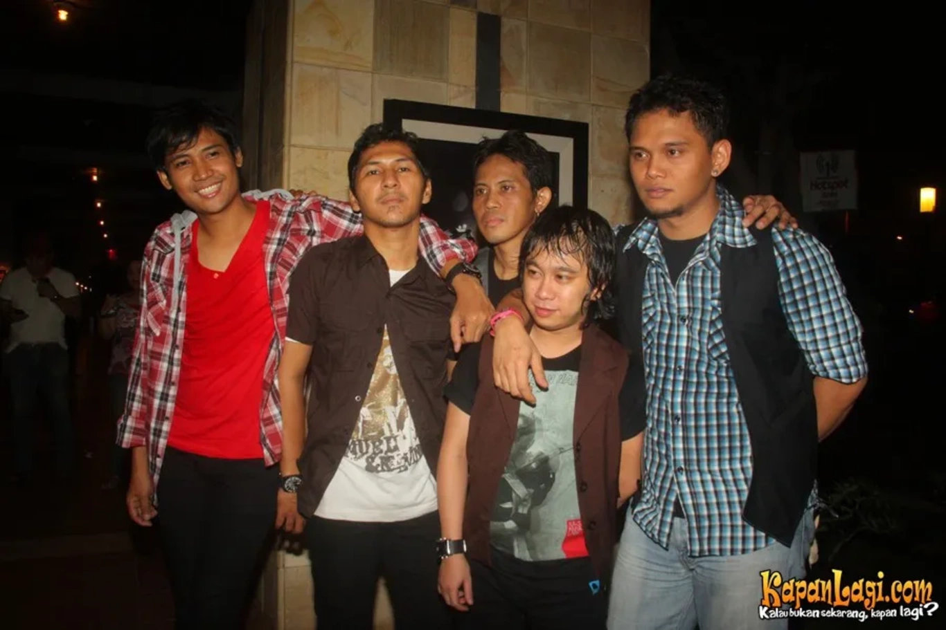 Jika Anda tidak melihat foto Shafnat, kemungkinan karena foto dengan nomor tersebut tidak tersedia di Kapanlagi.com™