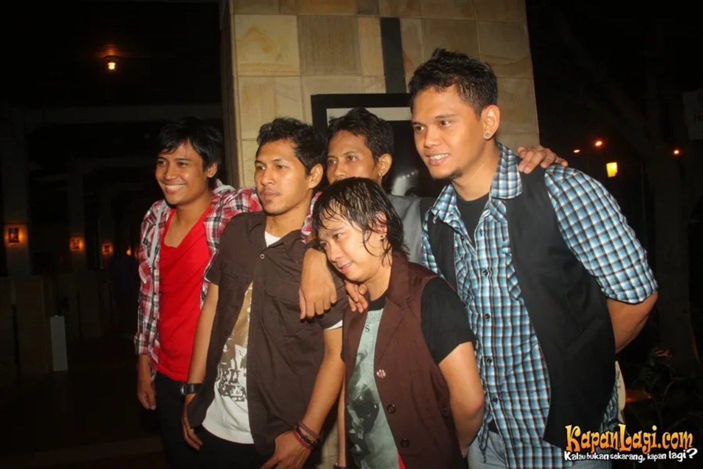 Jika Anda tidak melihat foto Shafnat, kemungkinan karena foto dengan nomor tersebut tidak tersedia di Kapanlagi.com™