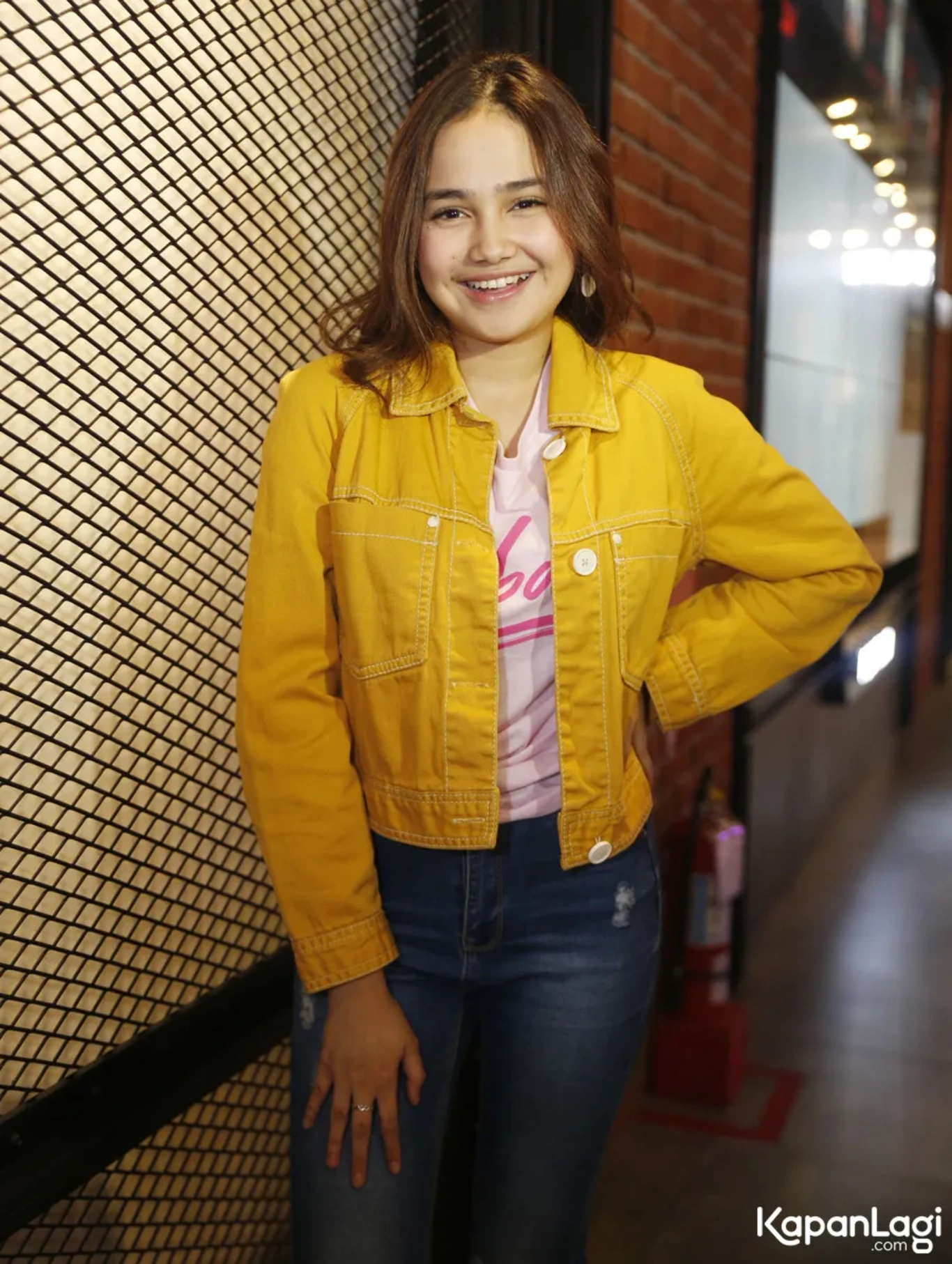 Jika Anda tidak melihat foto Shifa Hadju, kemungkinan karena foto dengan nomor tersebut tidak tersedia di Kapanlagi.com™