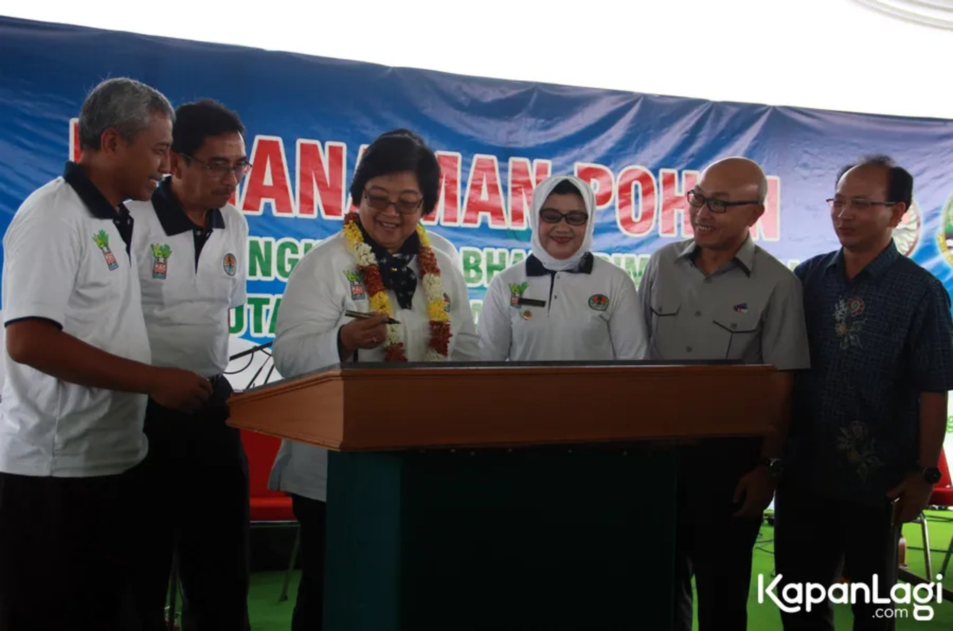 Jika Anda tidak melihat foto Siti Nurbaya Bakar, kemungkinan karena foto dengan nomor tersebut tidak tersedia di Kapanlagi.com™
