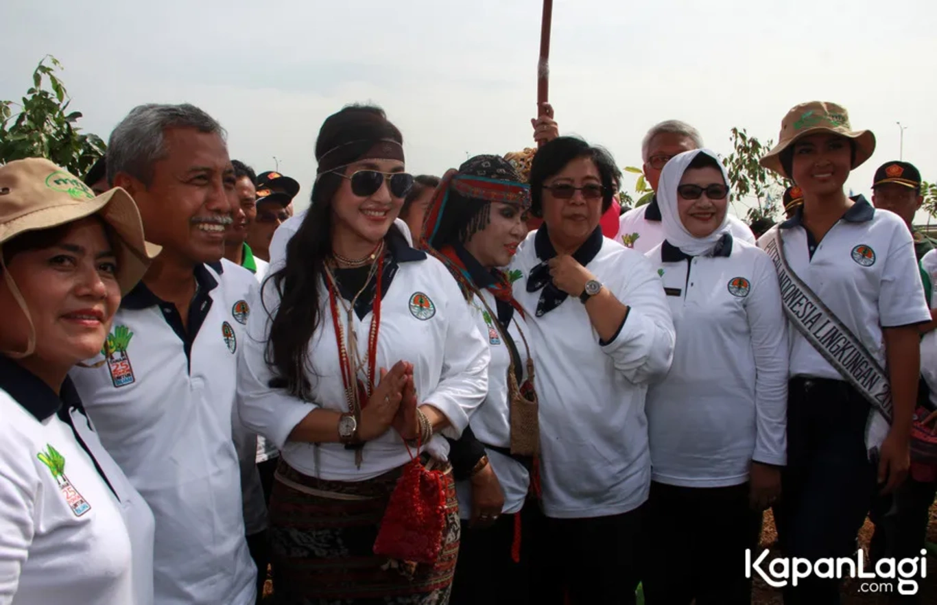 Jika Anda tidak melihat foto Siti Nurbaya Bakar, kemungkinan karena foto dengan nomor tersebut tidak tersedia di Kapanlagi.com™