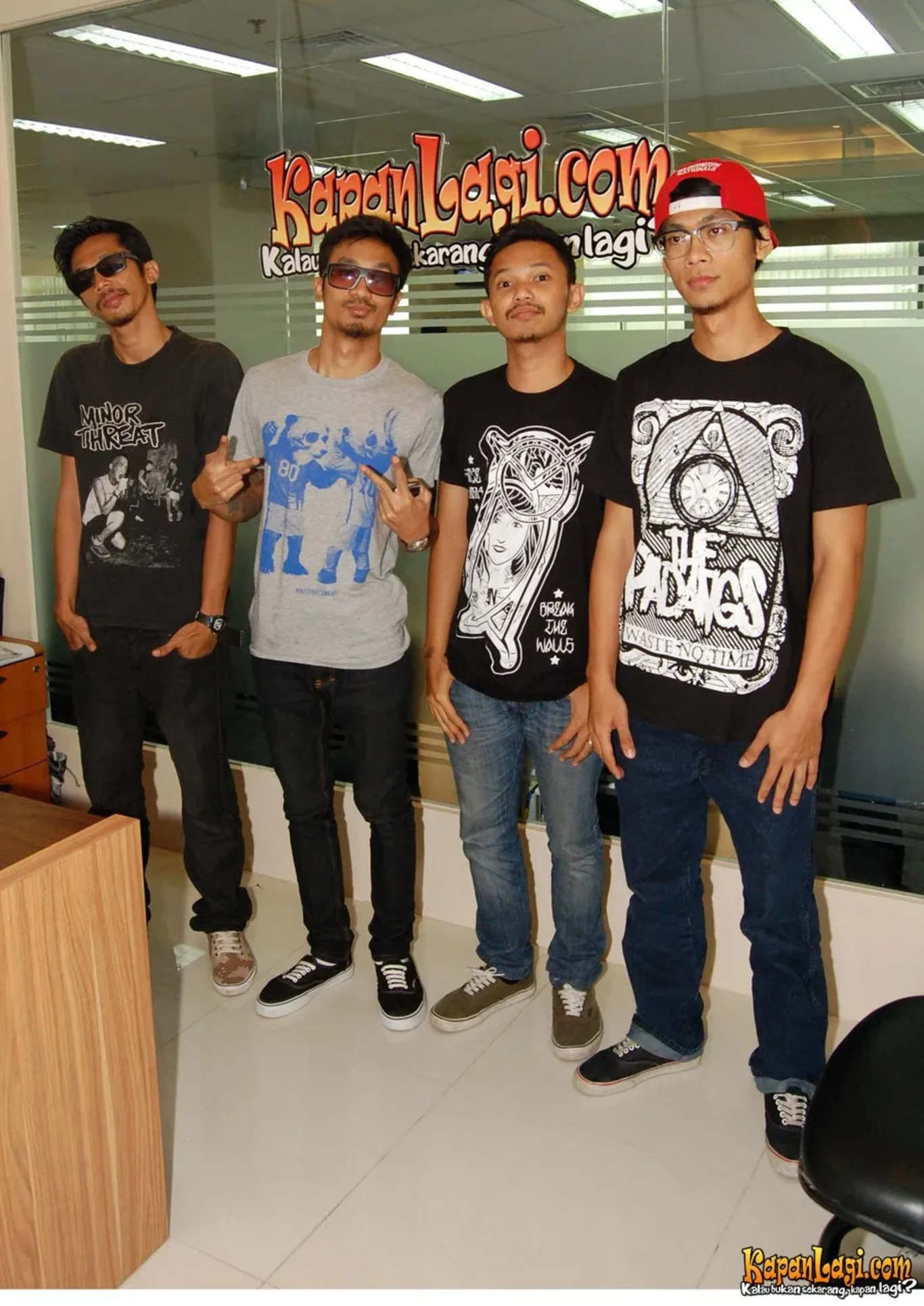 Jika Anda tidak melihat foto Snickers And The Chicken Fighter, kemungkinan karena foto dengan nomor tersebut tidak tersedia di Kapanlagi.com™