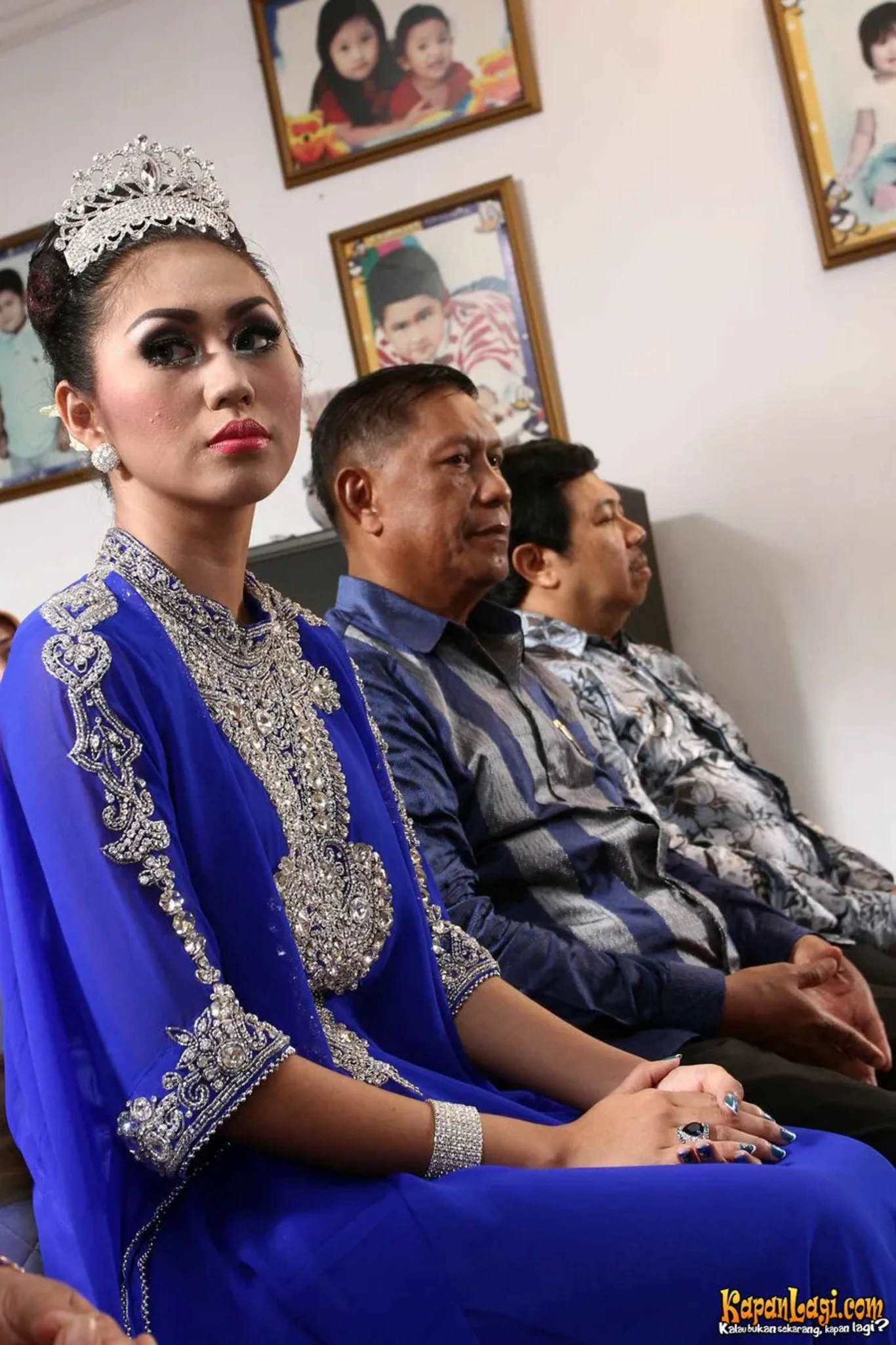 Jika Anda tidak melihat foto Soraya Hapsari, kemungkinan karena foto dengan nomor tersebut tidak tersedia di Kapanlagi.com™