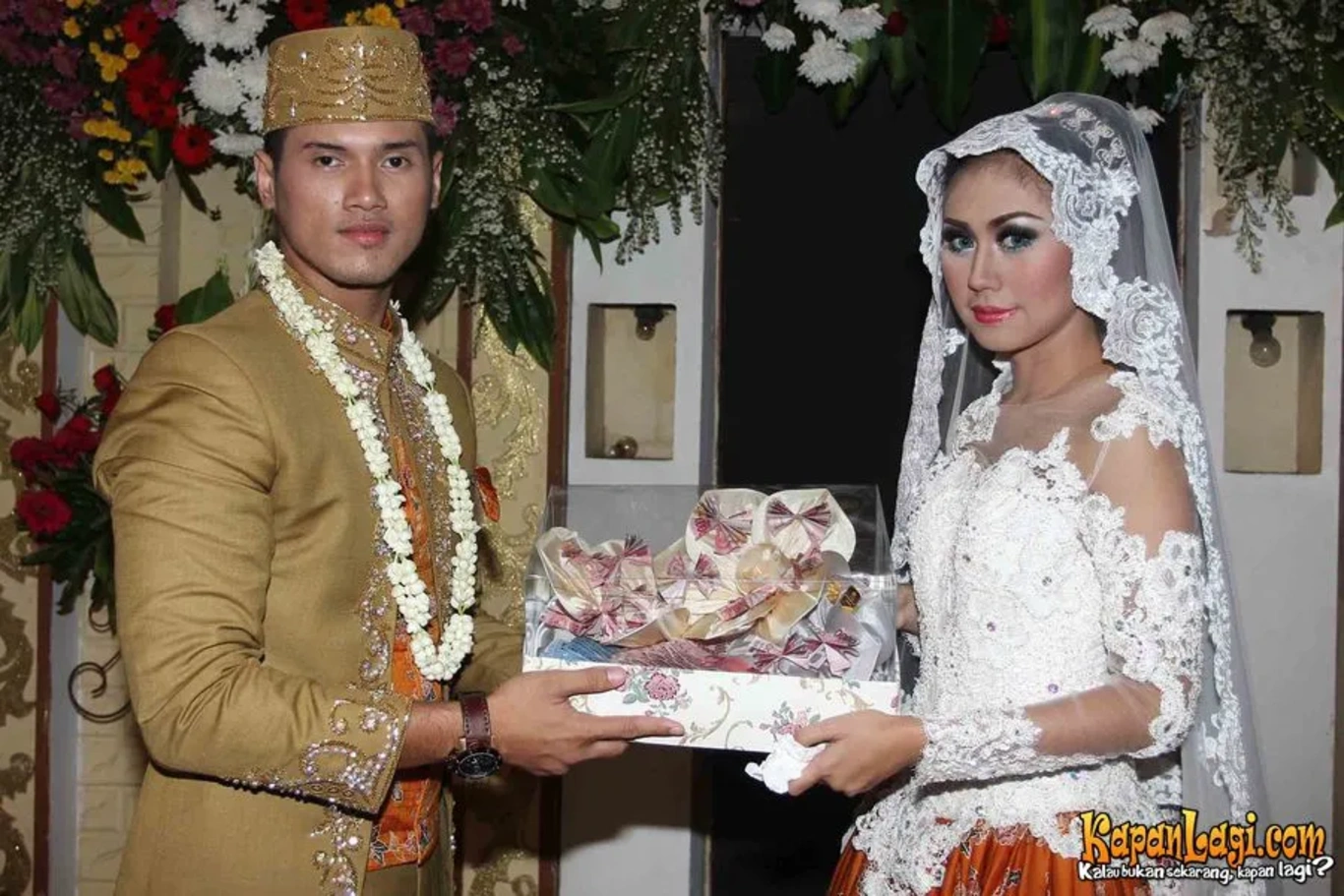 Jika Anda tidak melihat foto Soraya Hapsari, kemungkinan karena foto dengan nomor tersebut tidak tersedia di Kapanlagi.com™