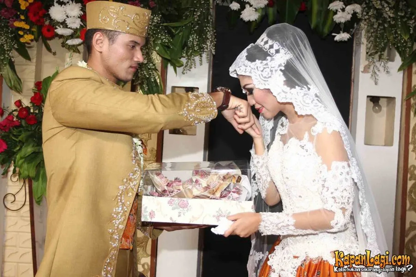 Jika Anda tidak melihat foto Soraya Hapsari, kemungkinan karena foto dengan nomor tersebut tidak tersedia di Kapanlagi.com™