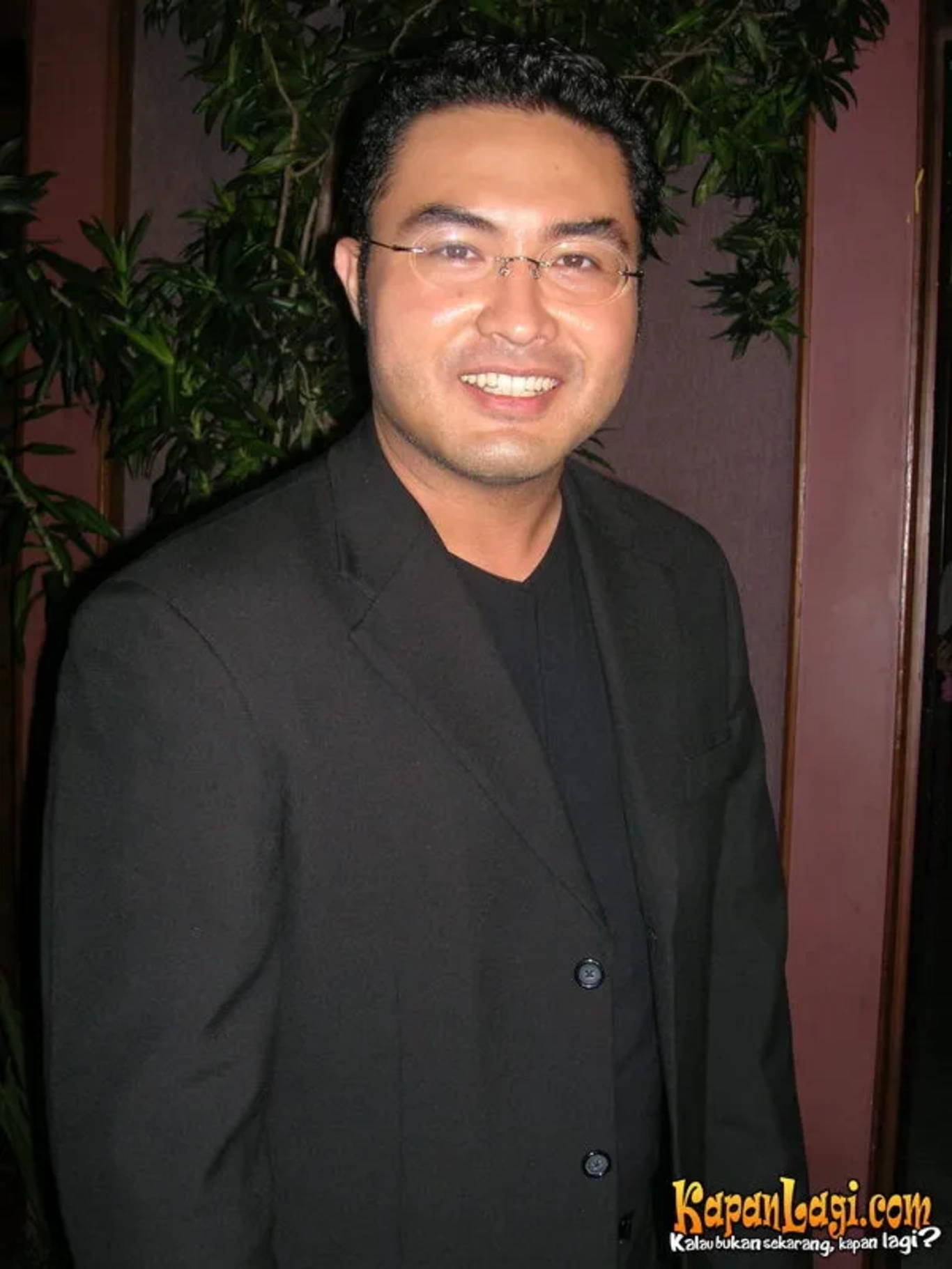 Jika Anda tidak melihat foto Surya Saputra, kemungkinan karena foto dengan nomor tersebut tidak tersedia di Kapanlagi.com™