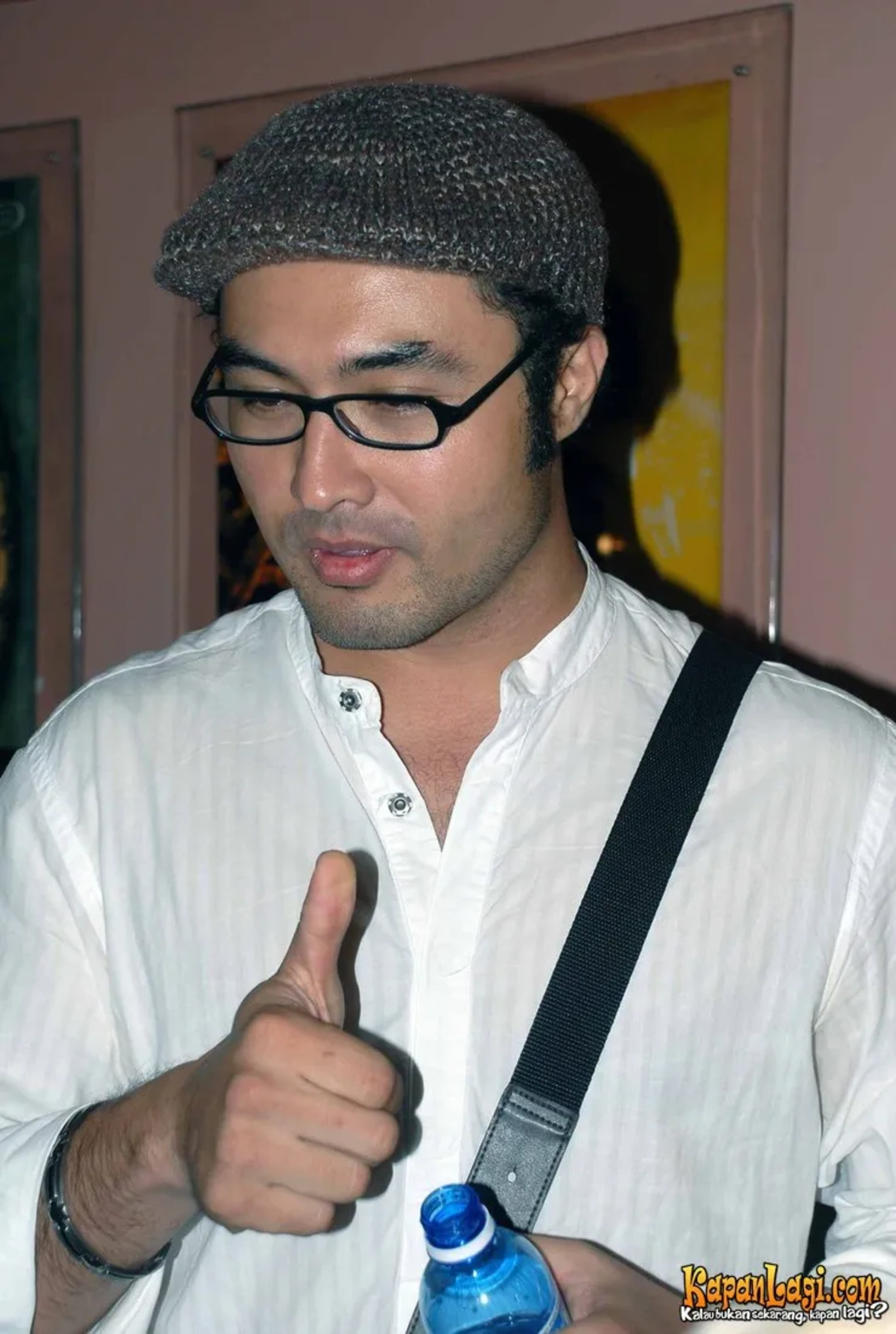 Jika Anda tidak melihat foto Surya Saputra, kemungkinan karena foto dengan nomor tersebut tidak tersedia di Kapanlagi.com™