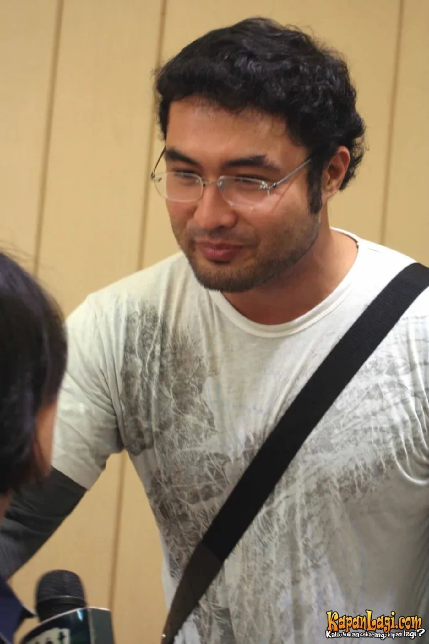 Jika Anda tidak melihat foto Surya Saputra, kemungkinan karena foto dengan nomor tersebut tidak tersedia di Kapanlagi.com™