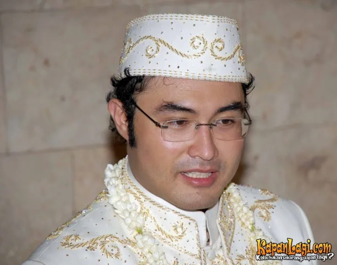 Jika Anda tidak melihat foto Surya Saputra, kemungkinan karena foto dengan nomor tersebut tidak tersedia di Kapanlagi.com™