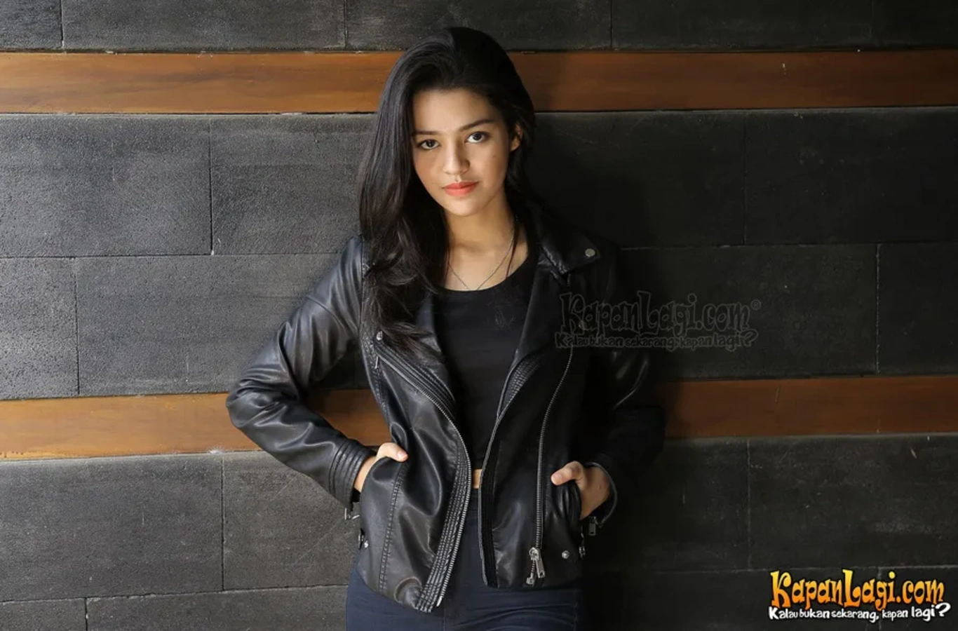 Jika Anda tidak melihat foto Susan Sameh, kemungkinan karena foto dengan nomor tersebut tidak tersedia di Kapanlagi.com™