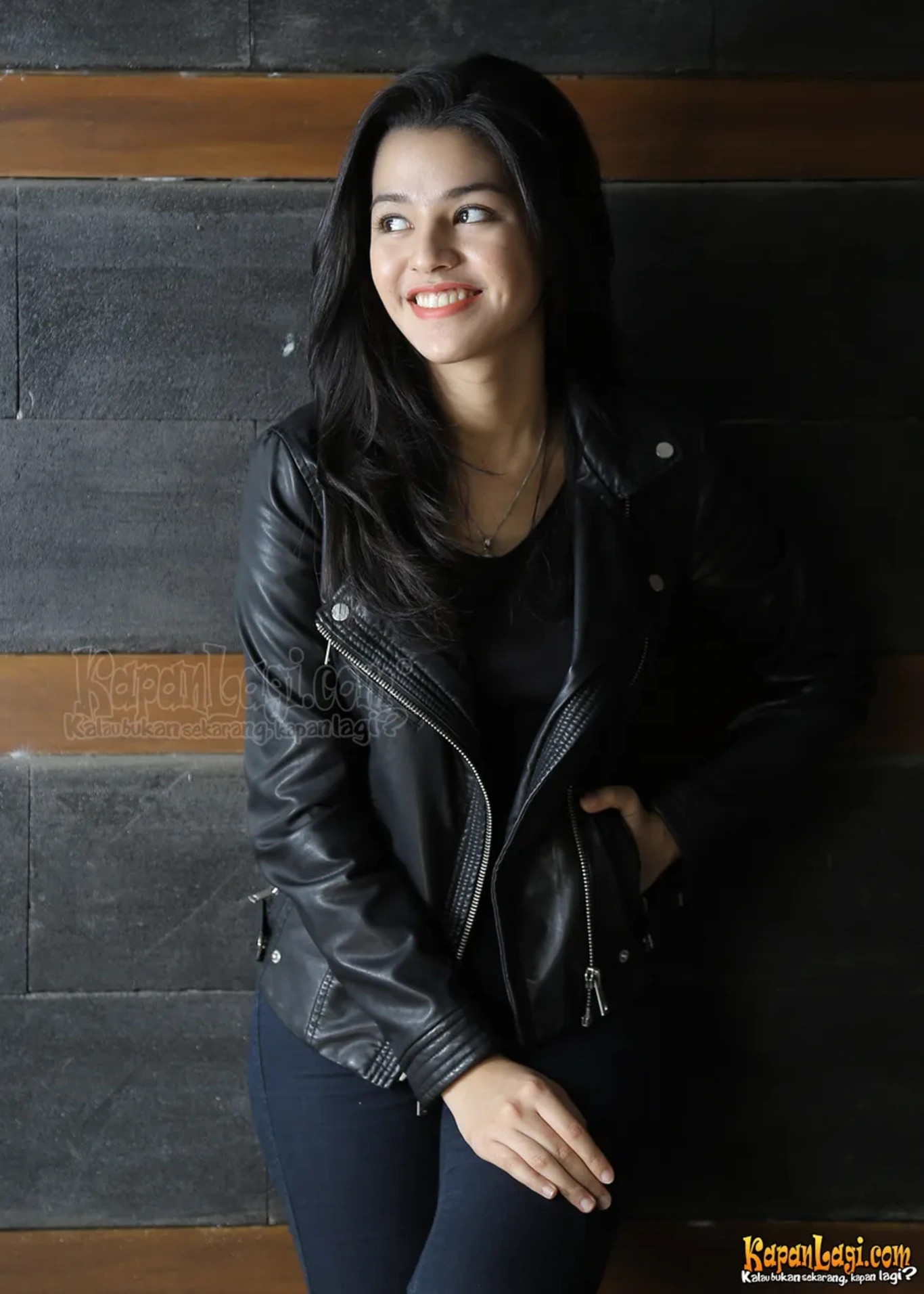 Jika Anda tidak melihat foto Susan Sameh, kemungkinan karena foto dengan nomor tersebut tidak tersedia di Kapanlagi.com™