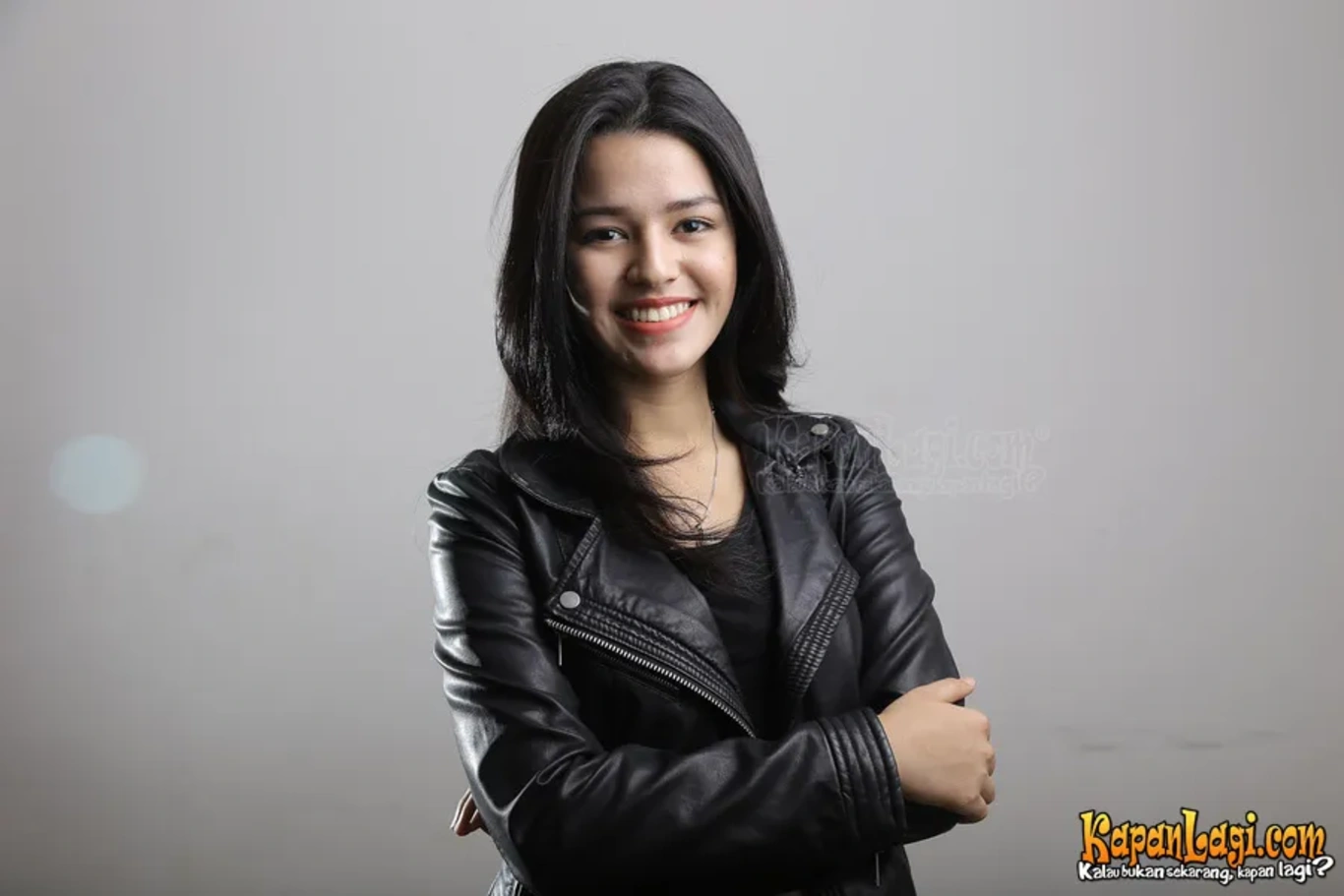 Jika Anda tidak melihat foto Susan Sameh, kemungkinan karena foto dengan nomor tersebut tidak tersedia di Kapanlagi.com™