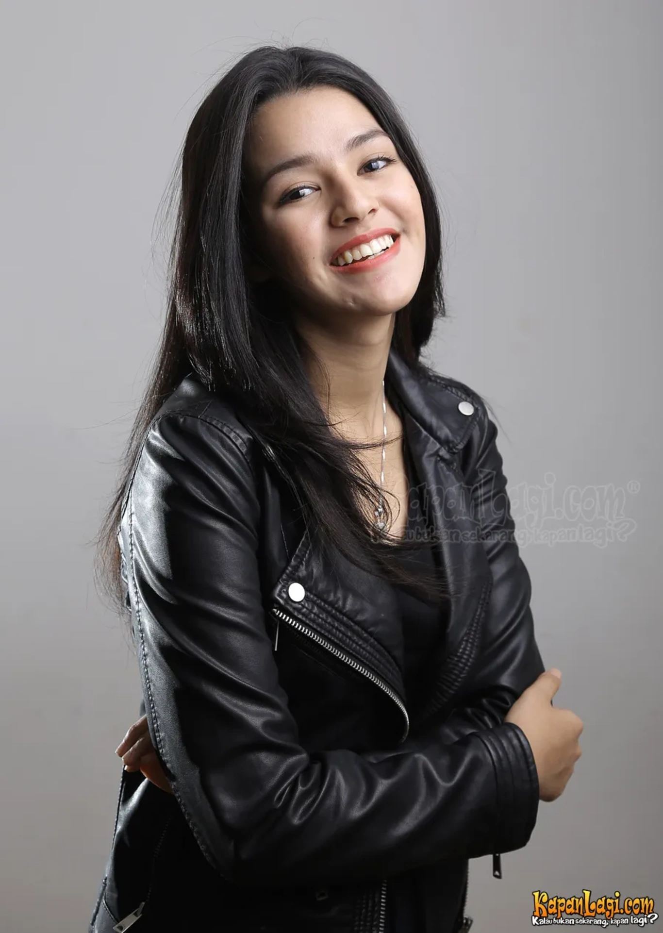 Jika Anda tidak melihat foto Susan Sameh, kemungkinan karena foto dengan nomor tersebut tidak tersedia di Kapanlagi.com™