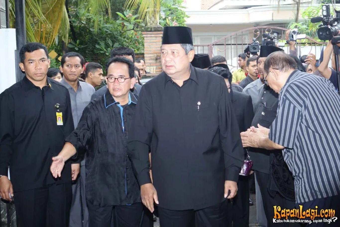 Jika Anda tidak melihat foto Susilo Bambang Yudhoyono, kemungkinan karena foto dengan nomor tersebut tidak tersedia di Kapanlagi.com™