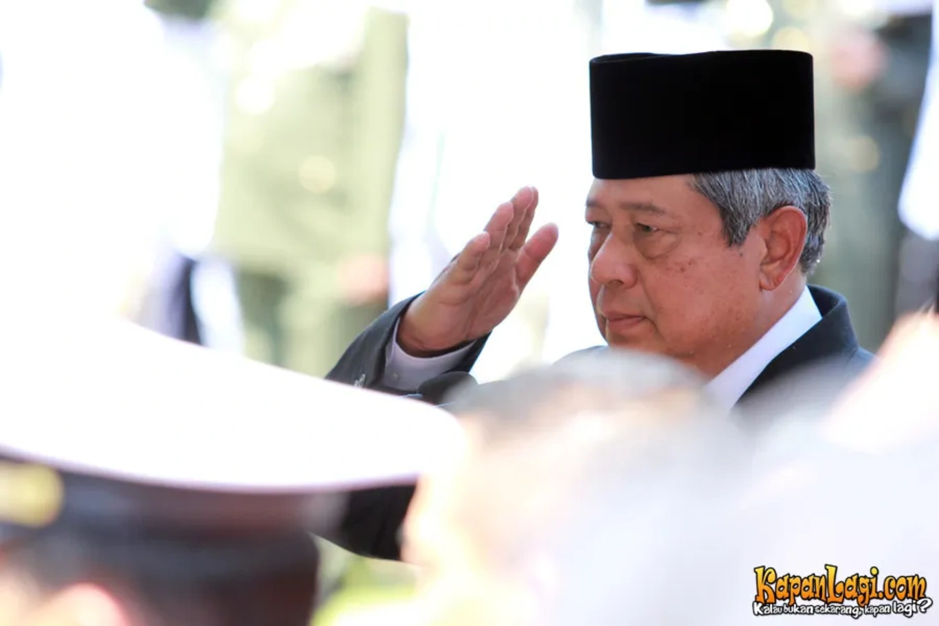 Jika Anda tidak melihat foto Susilo Bambang Yudhoyono, kemungkinan karena foto dengan nomor tersebut tidak tersedia di Kapanlagi.com™