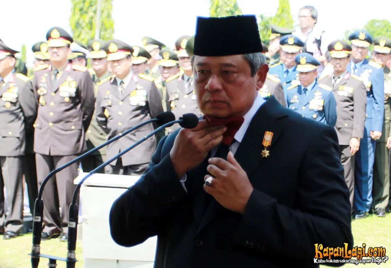 Jika Anda tidak melihat foto Susilo Bambang Yudhoyono, kemungkinan karena foto dengan nomor tersebut tidak tersedia di Kapanlagi.com™