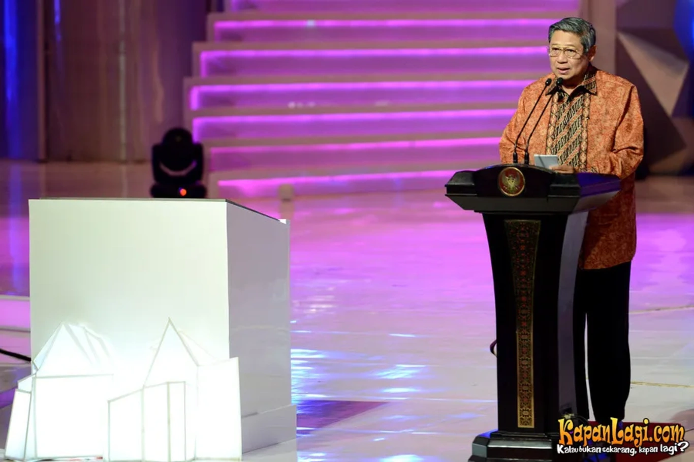 Jika Anda tidak melihat foto Susilo Bambang Yudhoyono, kemungkinan karena foto dengan nomor tersebut tidak tersedia di Kapanlagi.com™