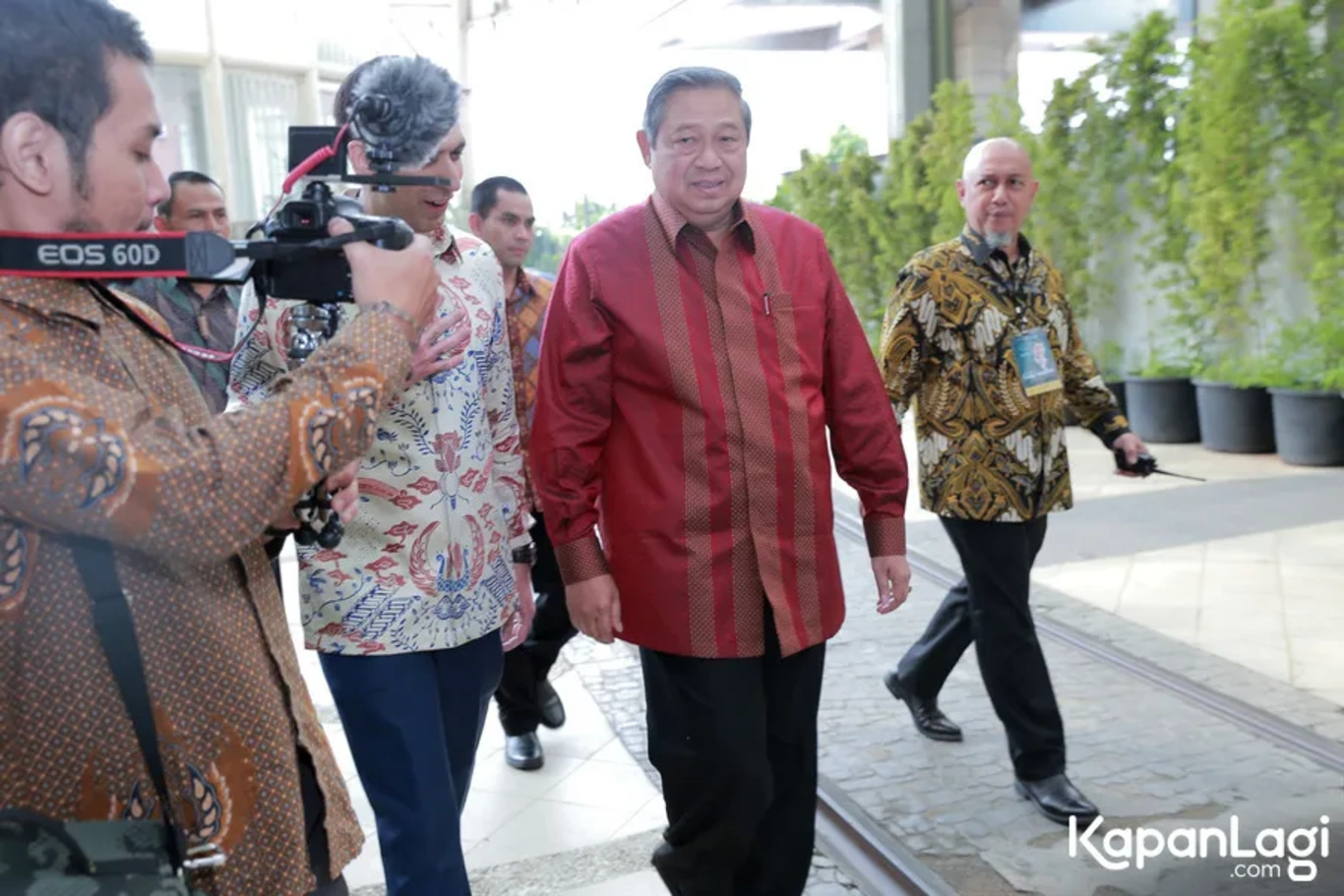 Jika Anda tidak melihat foto Susilo Bambang Yudhoyono, kemungkinan karena foto dengan nomor tersebut tidak tersedia di Kapanlagi.com™