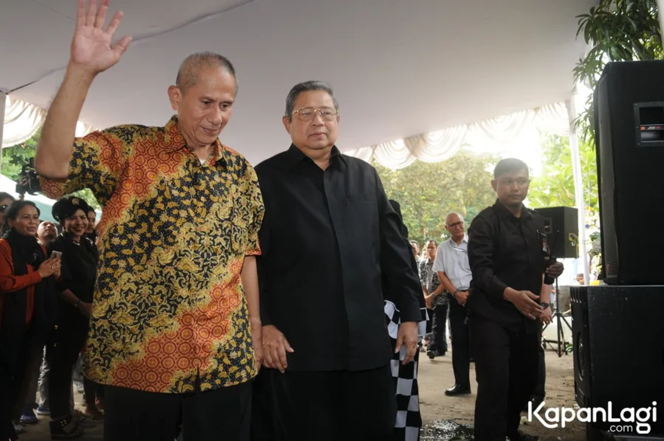 Jika Anda tidak melihat foto Susilo Bambang Yudhoyono, kemungkinan karena foto dengan nomor tersebut tidak tersedia di Kapanlagi.com™