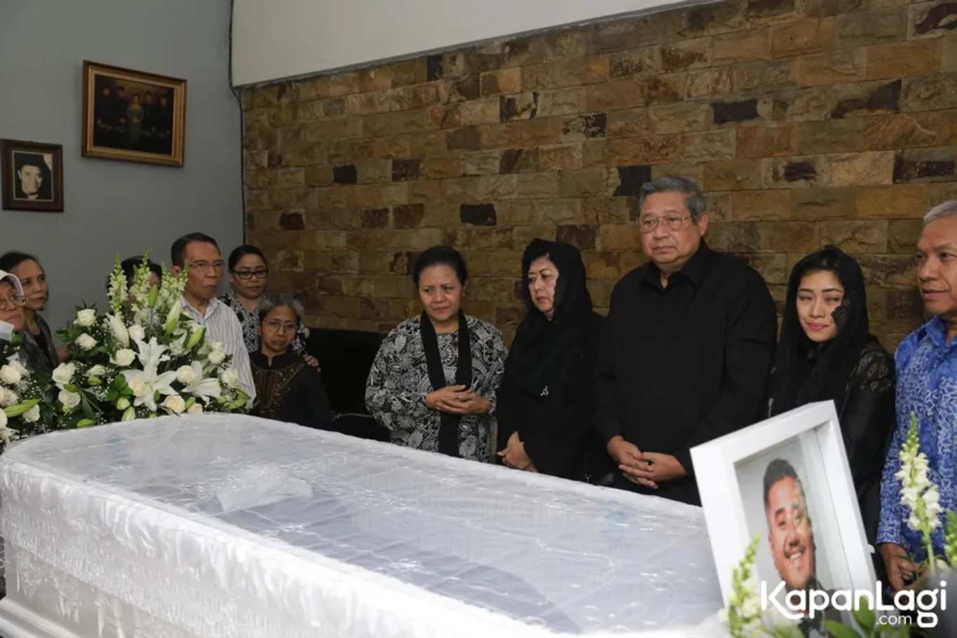 Jika Anda tidak melihat foto Susilo Bambang Yudhoyono, kemungkinan karena foto dengan nomor tersebut tidak tersedia di Kapanlagi.com™