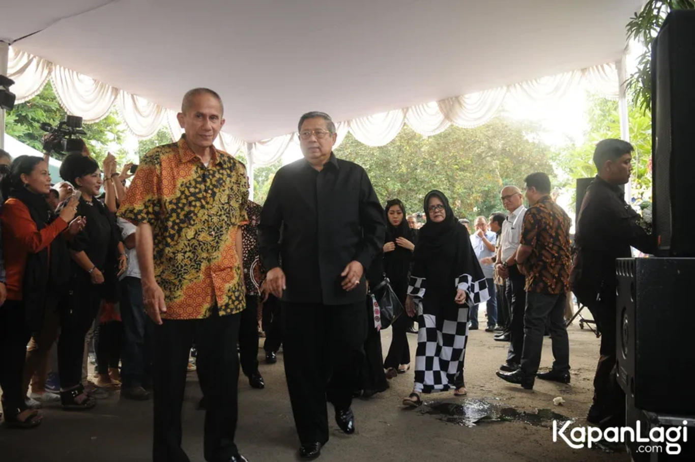 Jika Anda tidak melihat foto Susilo Bambang Yudhoyono, kemungkinan karena foto dengan nomor tersebut tidak tersedia di Kapanlagi.com™