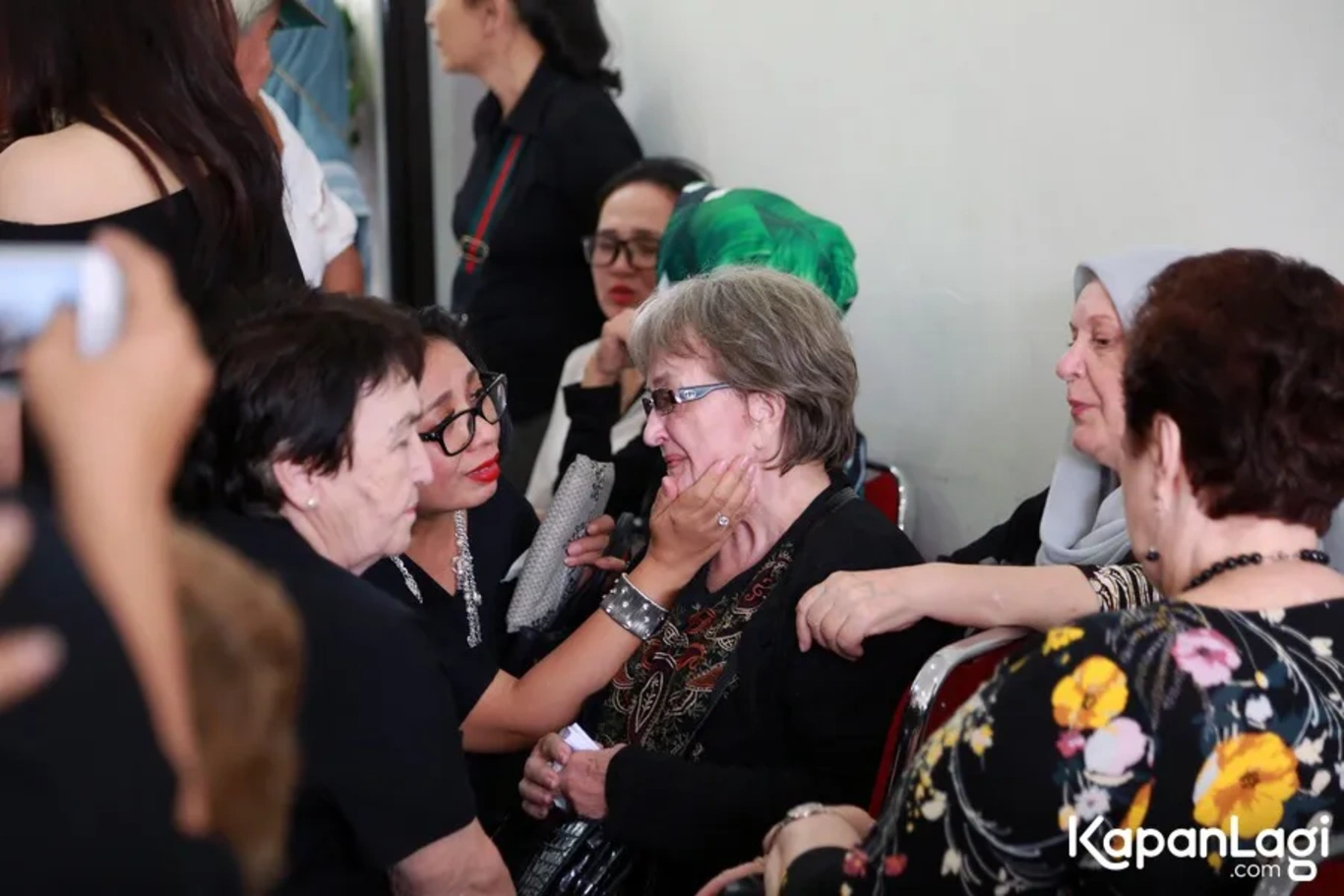 Jika Anda tidak melihat foto Svetlana Zein, kemungkinan karena foto dengan nomor tersebut tidak tersedia di Kapanlagi.com™