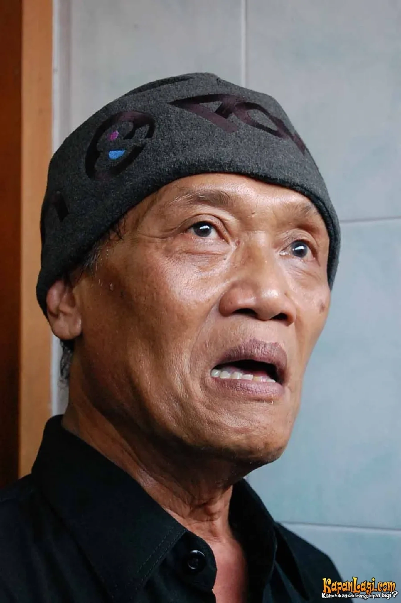 Jika Anda tidak melihat foto Tessy Srimulat, kemungkinan karena foto dengan nomor tersebut tidak tersedia di Kapanlagi.com™