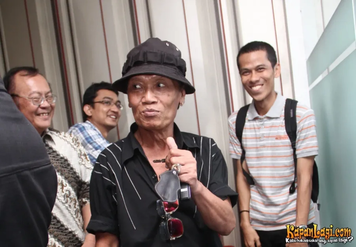 Jika Anda tidak melihat foto Tessy Srimulat, kemungkinan karena foto dengan nomor tersebut tidak tersedia di Kapanlagi.com™