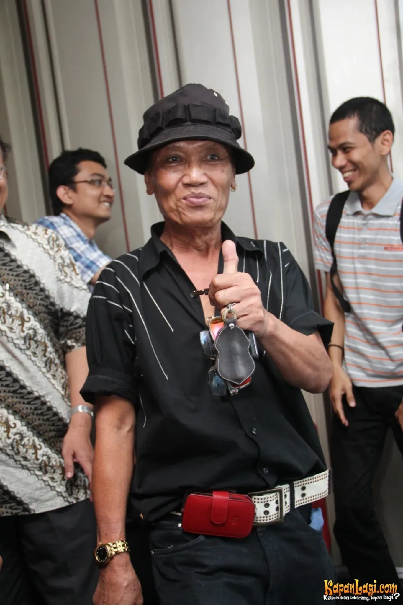 Jika Anda tidak melihat foto Tessy Srimulat, kemungkinan karena foto dengan nomor tersebut tidak tersedia di Kapanlagi.com™