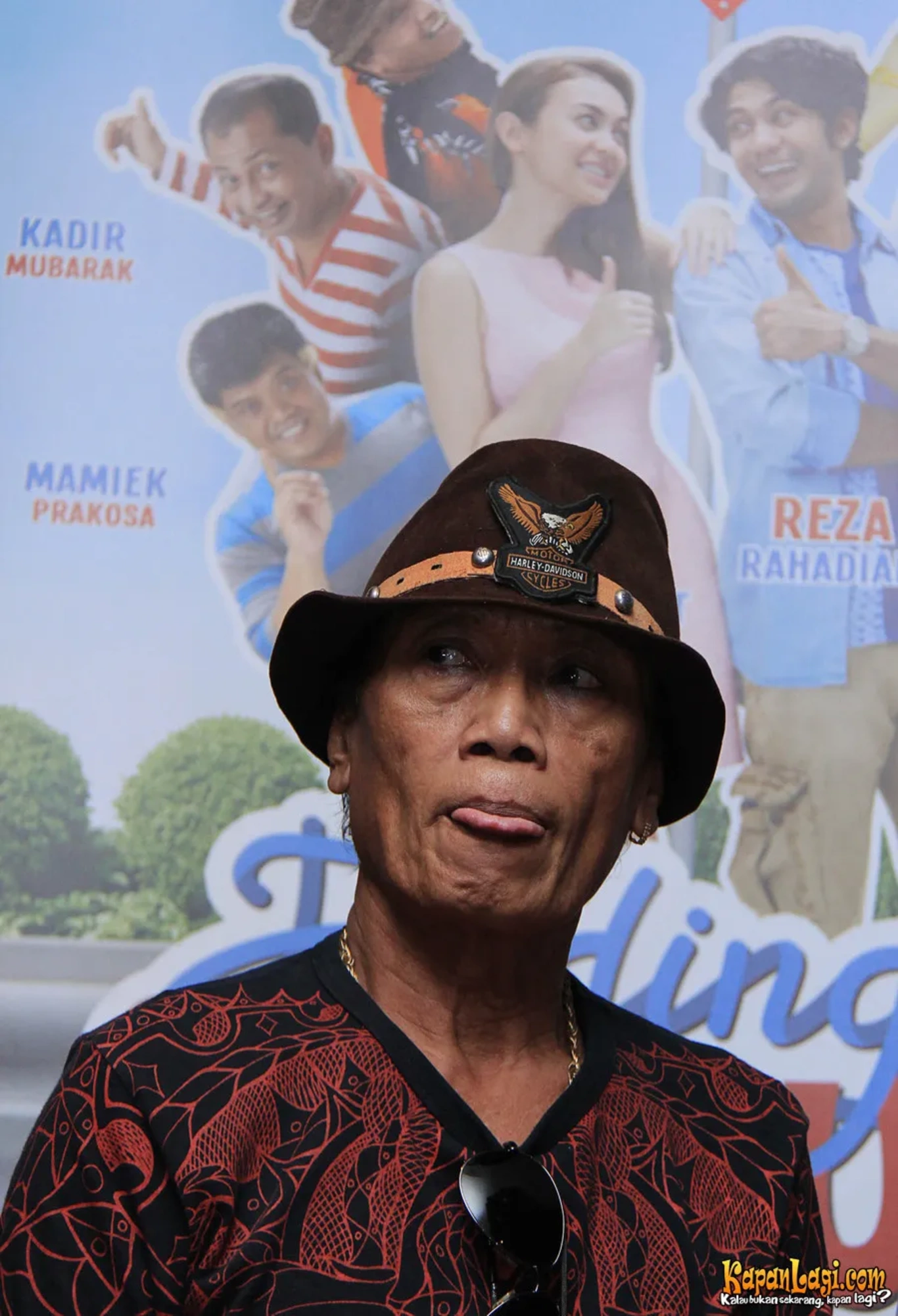 Jika Anda tidak melihat foto Tessy Srimulat, kemungkinan karena foto dengan nomor tersebut tidak tersedia di Kapanlagi.com™