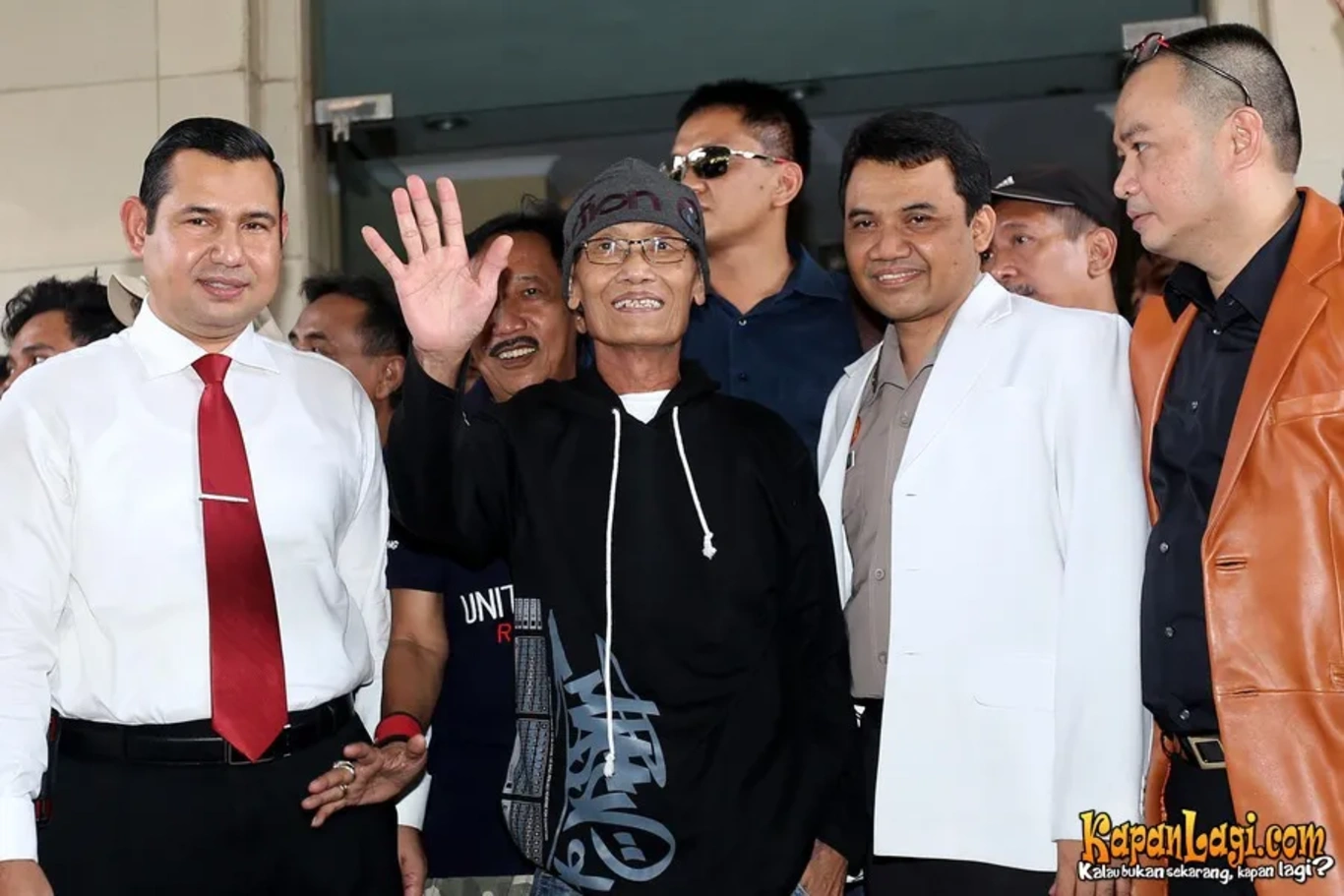 Jika Anda tidak melihat foto Tessy Srimulat, kemungkinan karena foto dengan nomor tersebut tidak tersedia di Kapanlagi.com™