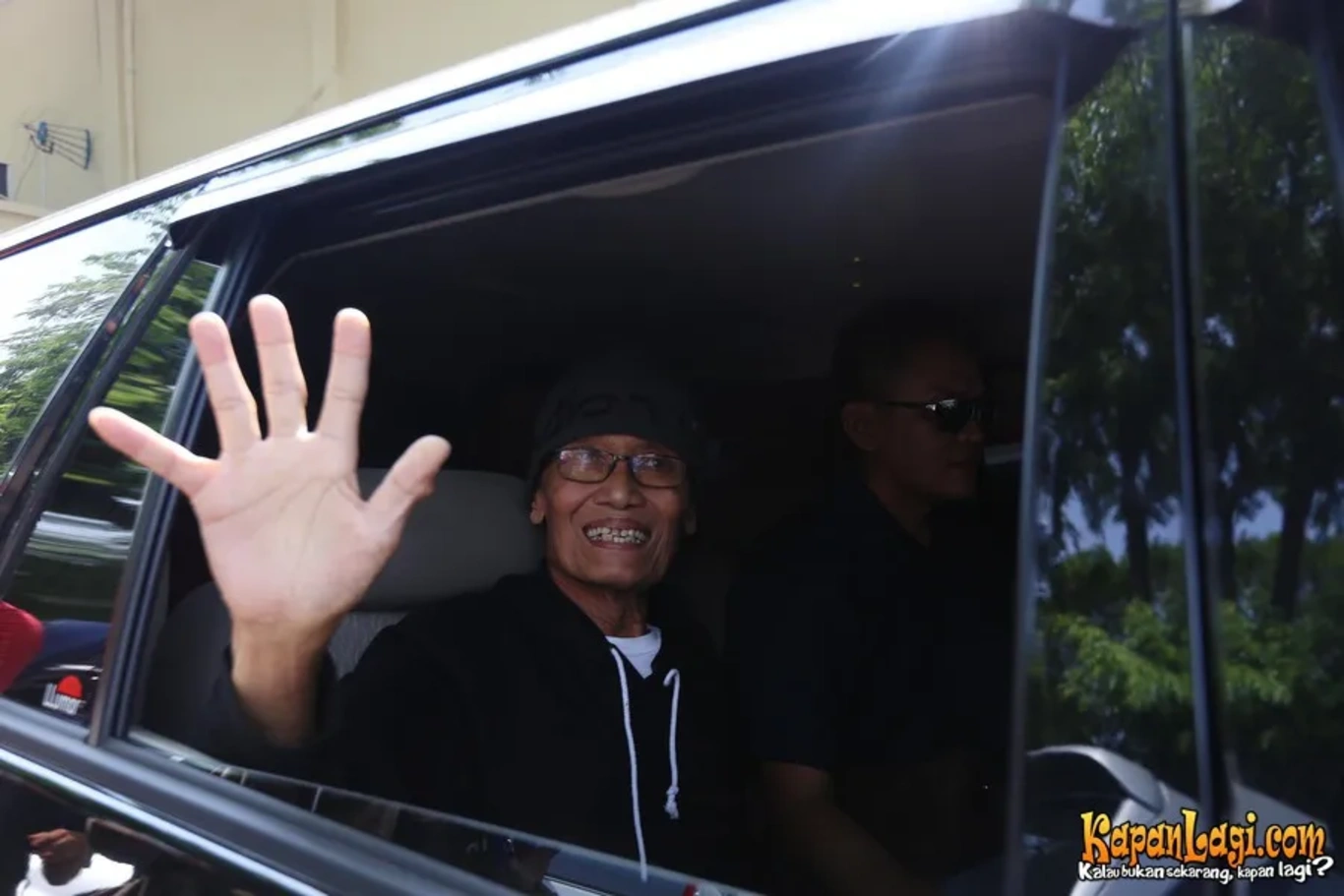 Jika Anda tidak melihat foto Tessy Srimulat, kemungkinan karena foto dengan nomor tersebut tidak tersedia di Kapanlagi.com™