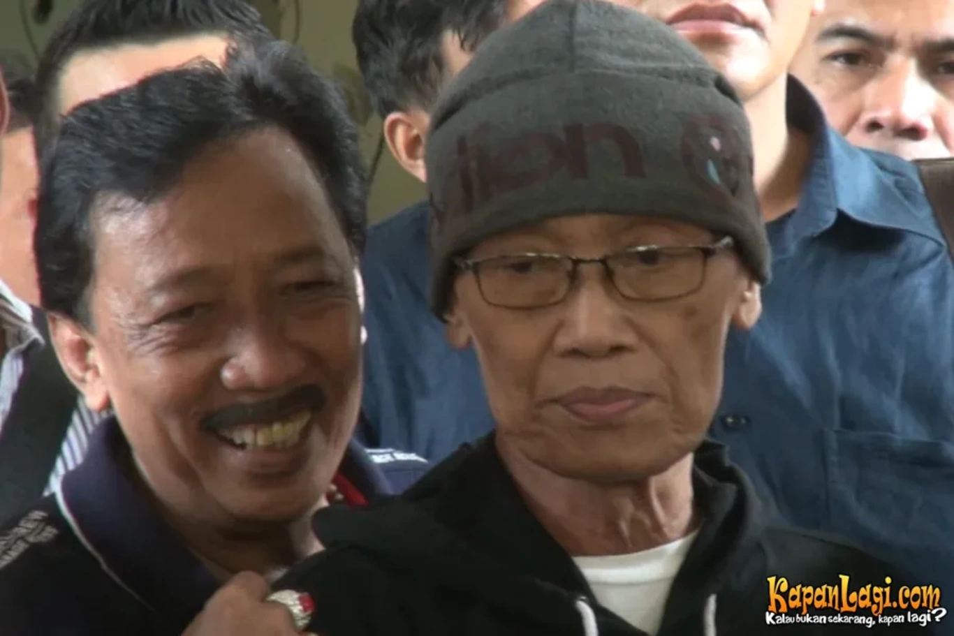 Jika Anda tidak melihat foto Tessy Srimulat, kemungkinan karena foto dengan nomor tersebut tidak tersedia di Kapanlagi.com™
