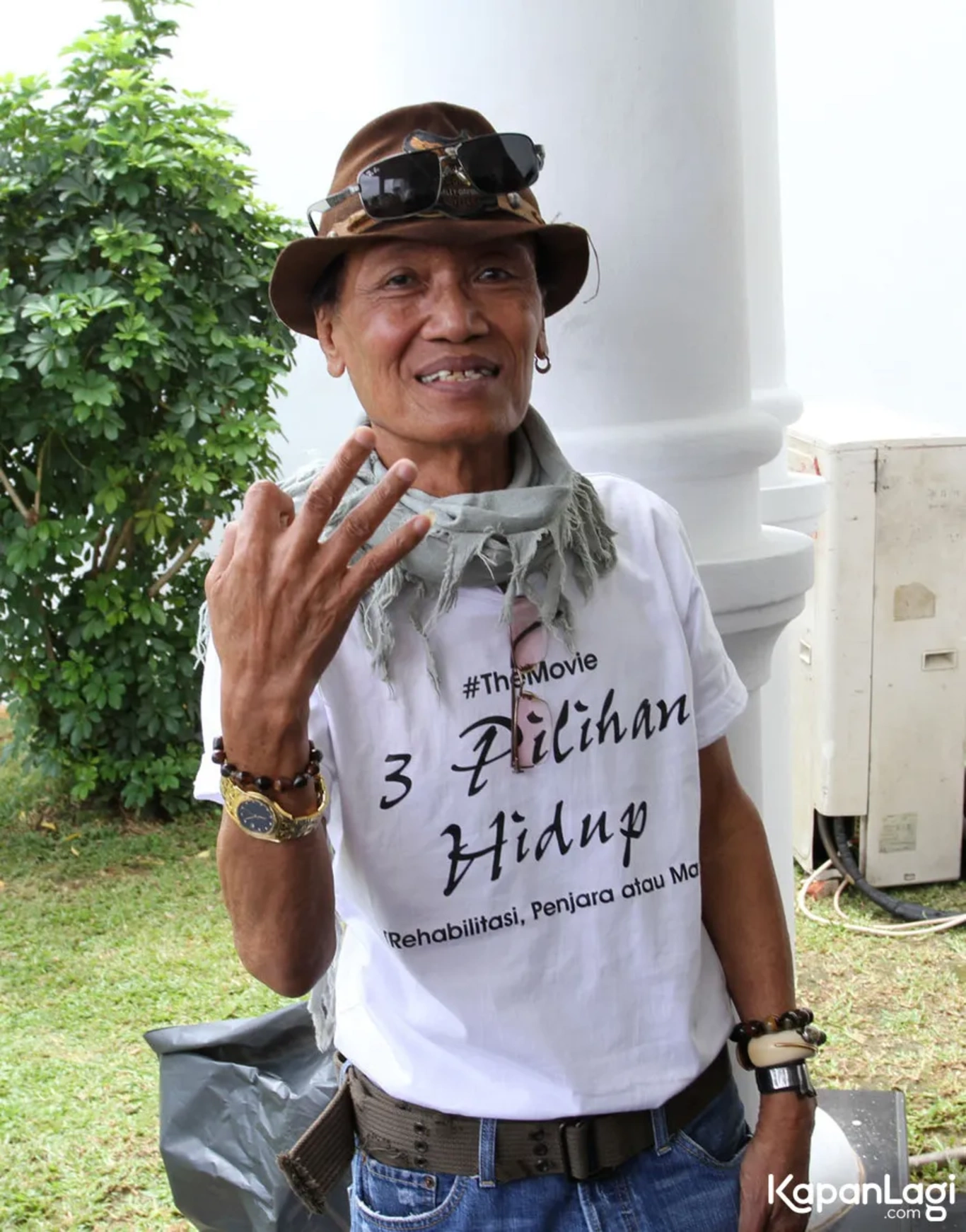Jika Anda tidak melihat foto Tessy Srimulat, kemungkinan karena foto dengan nomor tersebut tidak tersedia di Kapanlagi.com™