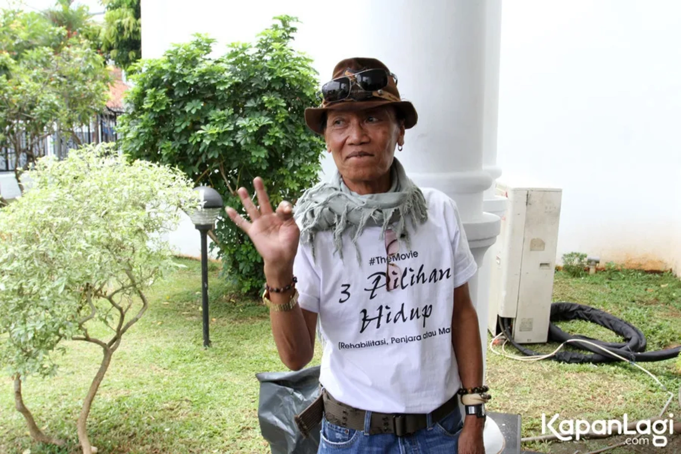Jika Anda tidak melihat foto Tessy Srimulat, kemungkinan karena foto dengan nomor tersebut tidak tersedia di Kapanlagi.com™