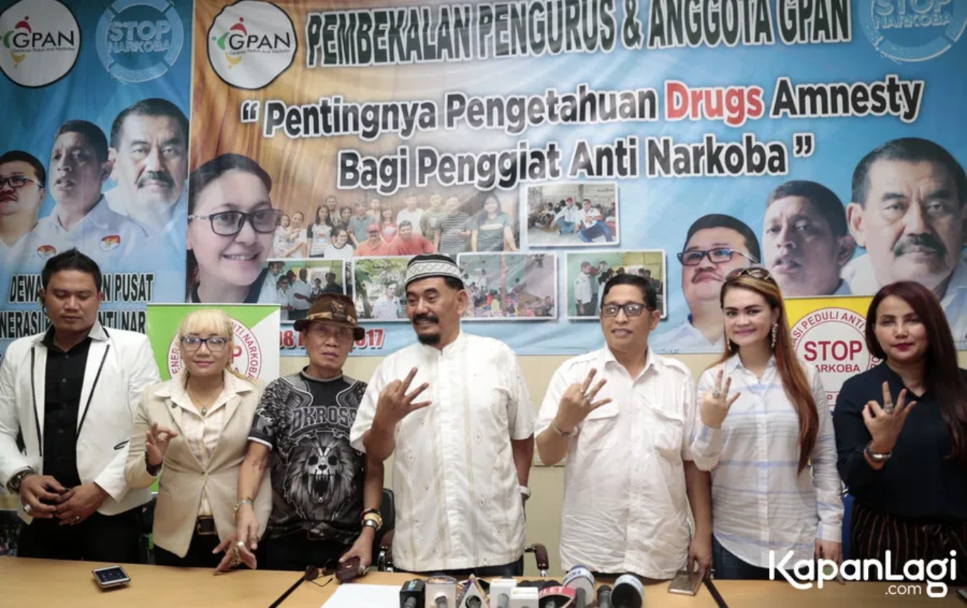Jika Anda tidak melihat foto Tessy Srimulat, kemungkinan karena foto dengan nomor tersebut tidak tersedia di Kapanlagi.com™