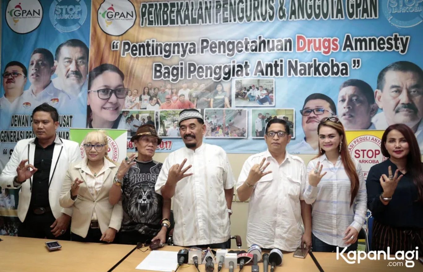 Jika Anda tidak melihat foto Tessy Srimulat, kemungkinan karena foto dengan nomor tersebut tidak tersedia di Kapanlagi.com™