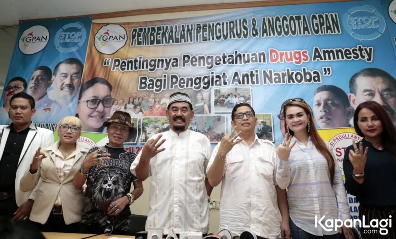 Jika Anda tidak melihat foto Tessy Srimulat, kemungkinan karena foto dengan nomor tersebut tidak tersedia di Kapanlagi.com™
