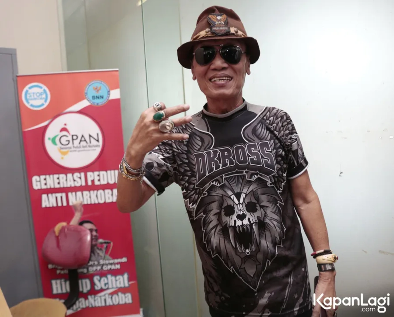 Jika Anda tidak melihat foto Tessy Srimulat, kemungkinan karena foto dengan nomor tersebut tidak tersedia di Kapanlagi.com™