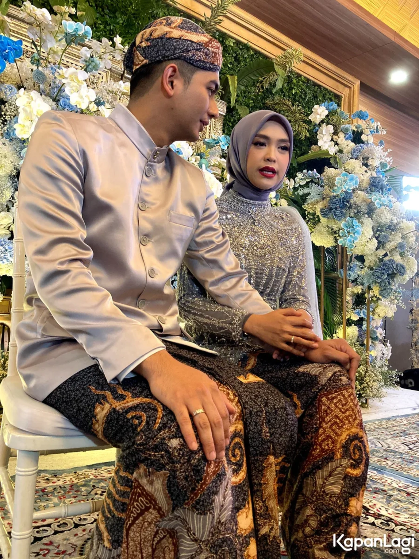 Jika Anda tidak melihat foto Teuku Rushariandi, kemungkinan karena foto dengan nomor tersebut tidak tersedia di Kapanlagi.com™