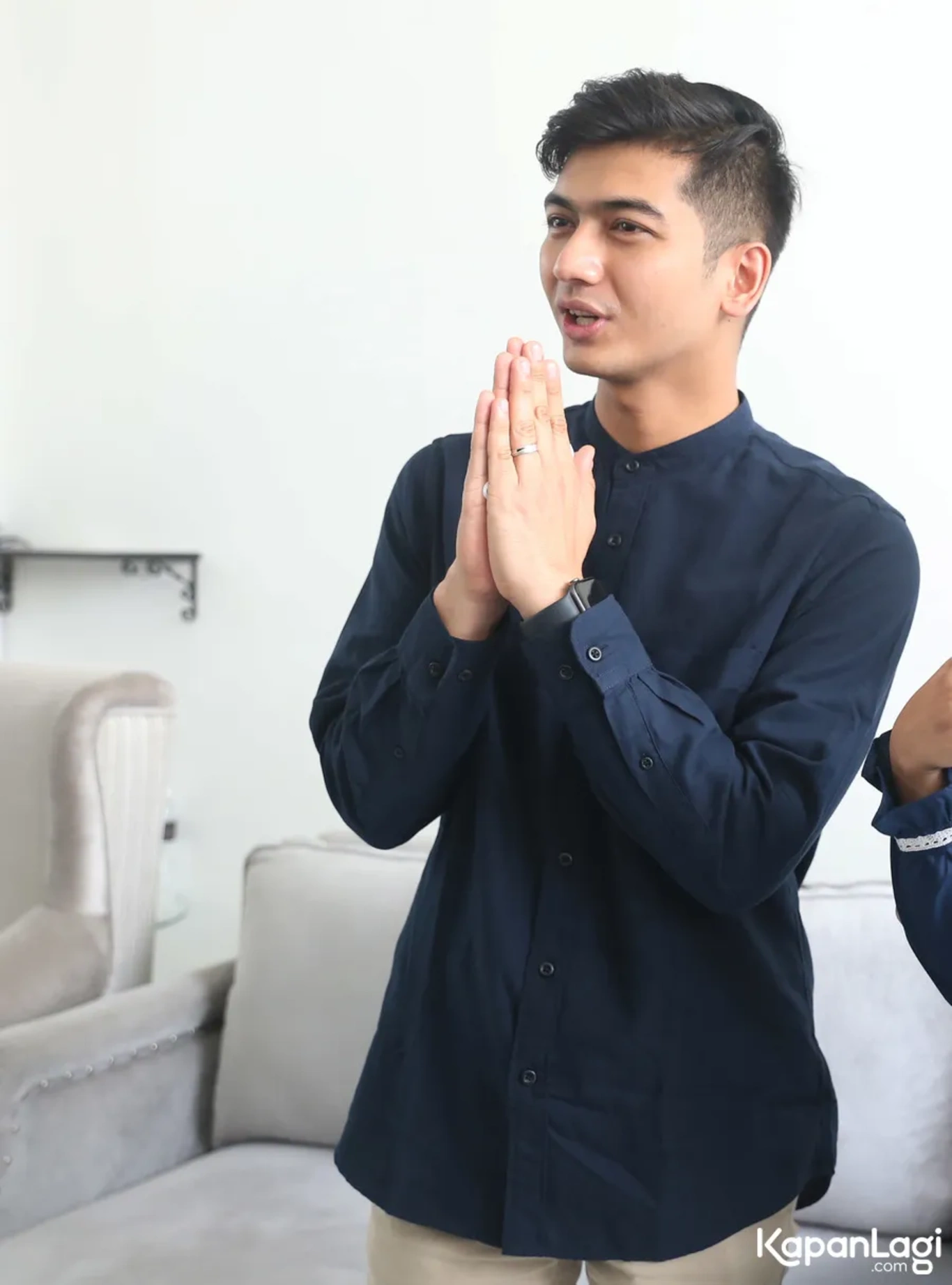 Jika Anda tidak melihat foto Teuku Rushariandi, kemungkinan karena foto dengan nomor tersebut tidak tersedia di Kapanlagi.com™