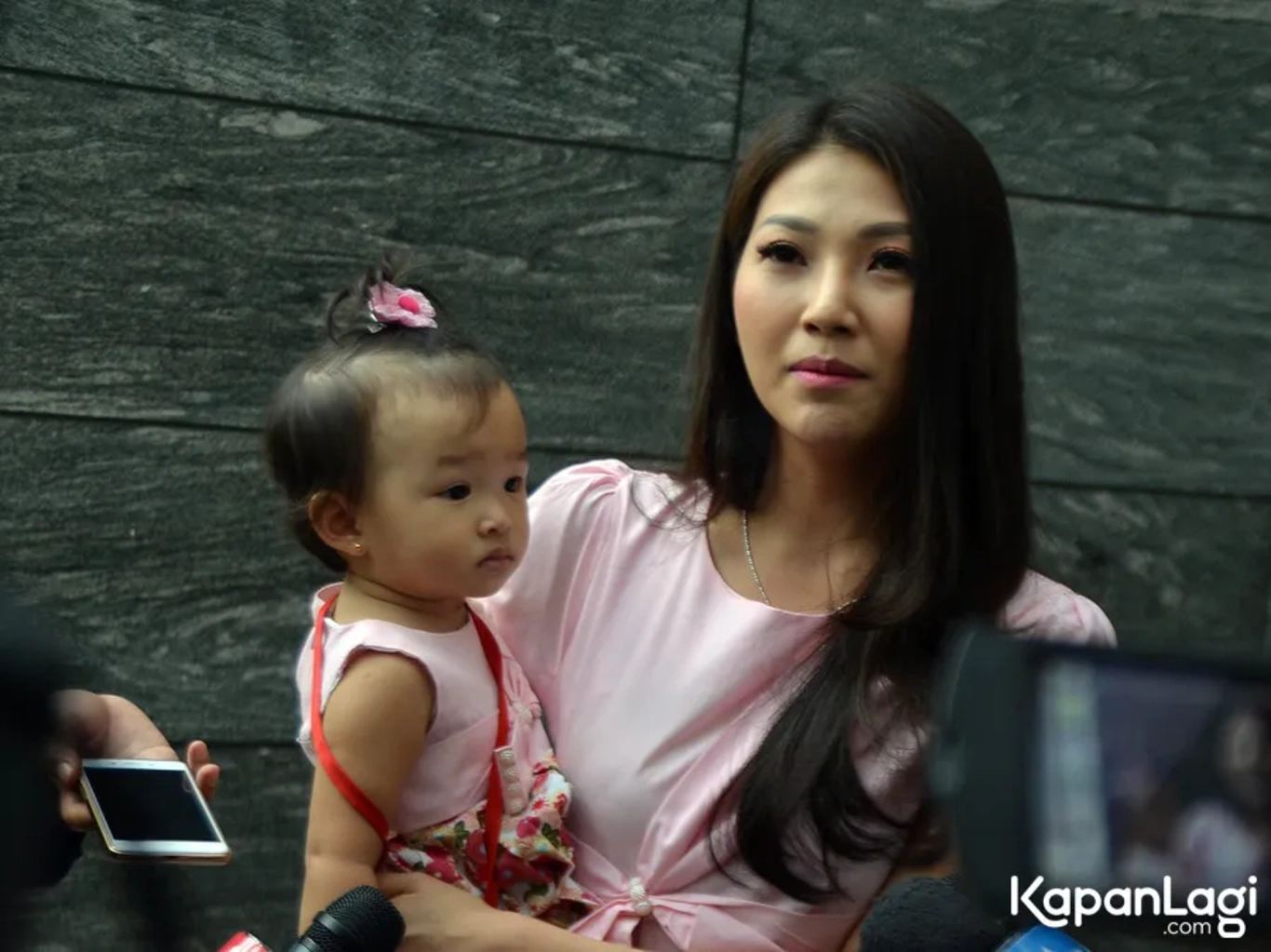 Jika Anda tidak melihat foto Thalia Putri Onsu, kemungkinan karena foto dengan nomor tersebut tidak tersedia di Kapanlagi.com™