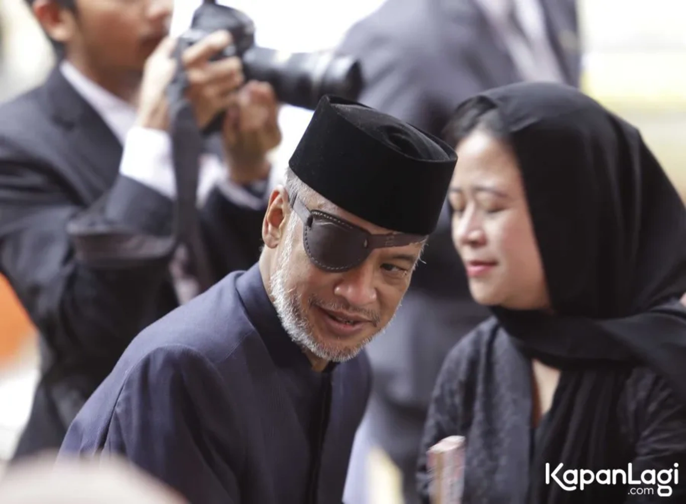 Jika Anda tidak melihat foto Thareq Kemal Habibie, kemungkinan karena foto dengan nomor tersebut tidak tersedia di Kapanlagi.com™