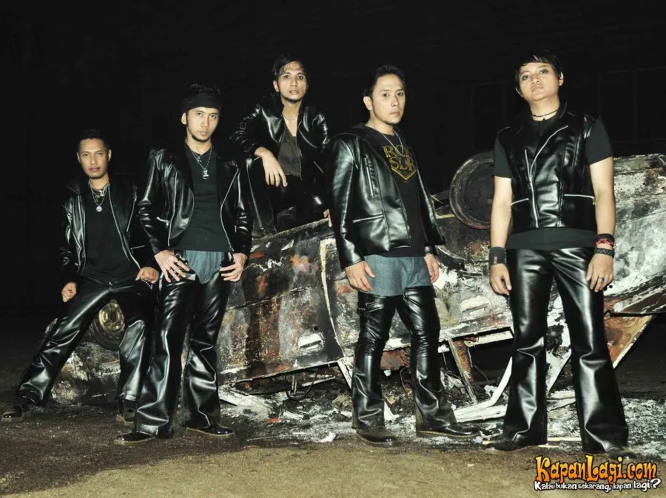 Jika Anda tidak melihat foto The Heroes, kemungkinan karena foto dengan nomor tersebut tidak tersedia di Kapanlagi.com™