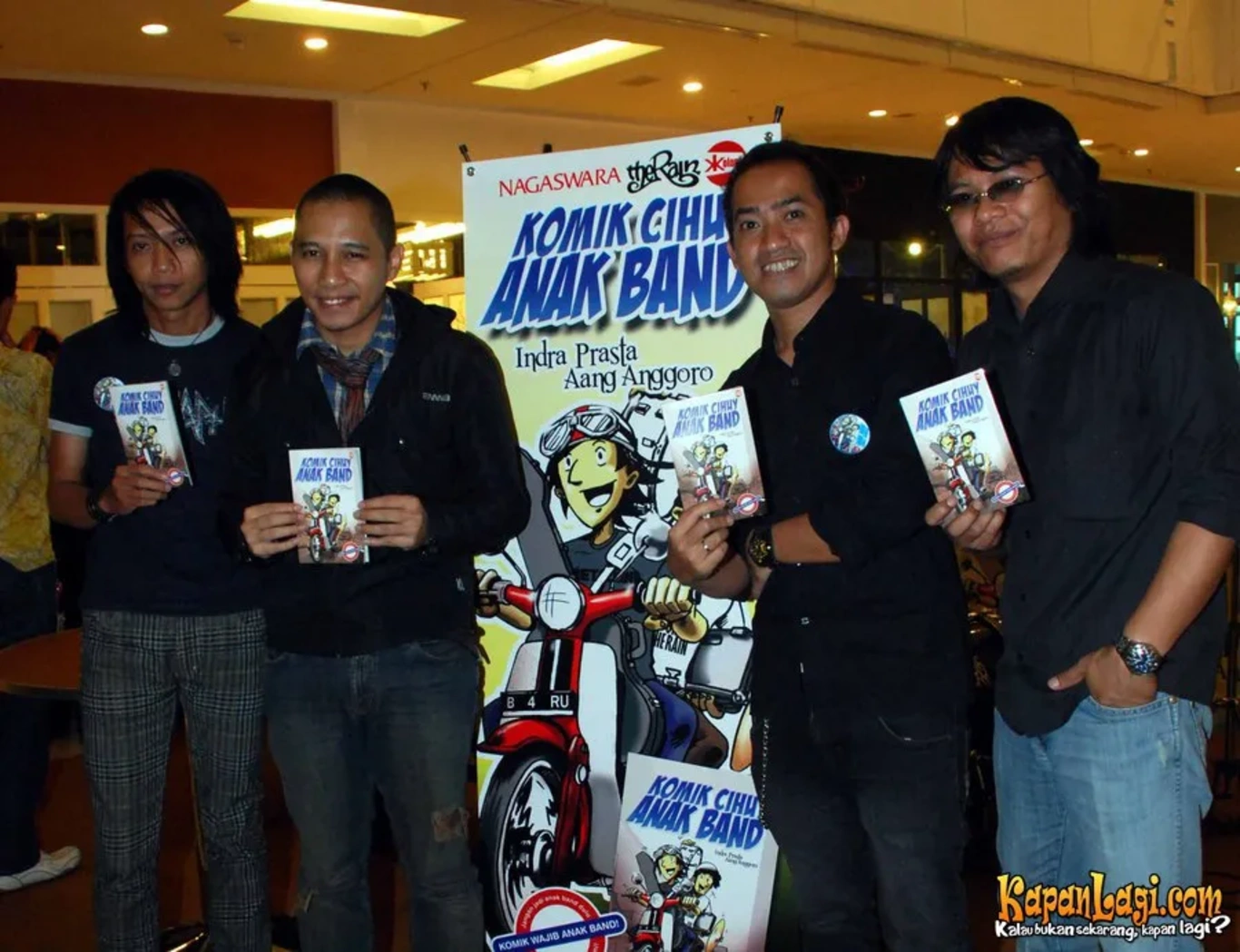 Jika Anda tidak melihat foto The Rain, kemungkinan karena foto dengan nomor tersebut tidak tersedia di Kapanlagi.com™