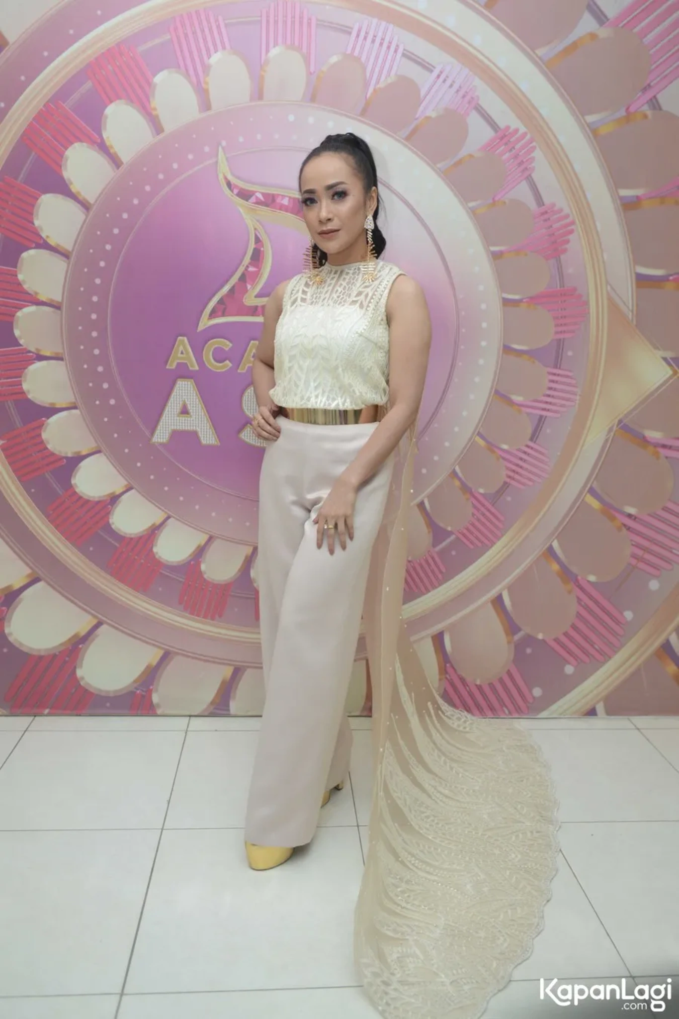 Jika Anda tidak melihat foto Tika Bintang Pantura, kemungkinan karena foto dengan nomor tersebut tidak tersedia di Kapanlagi.com™