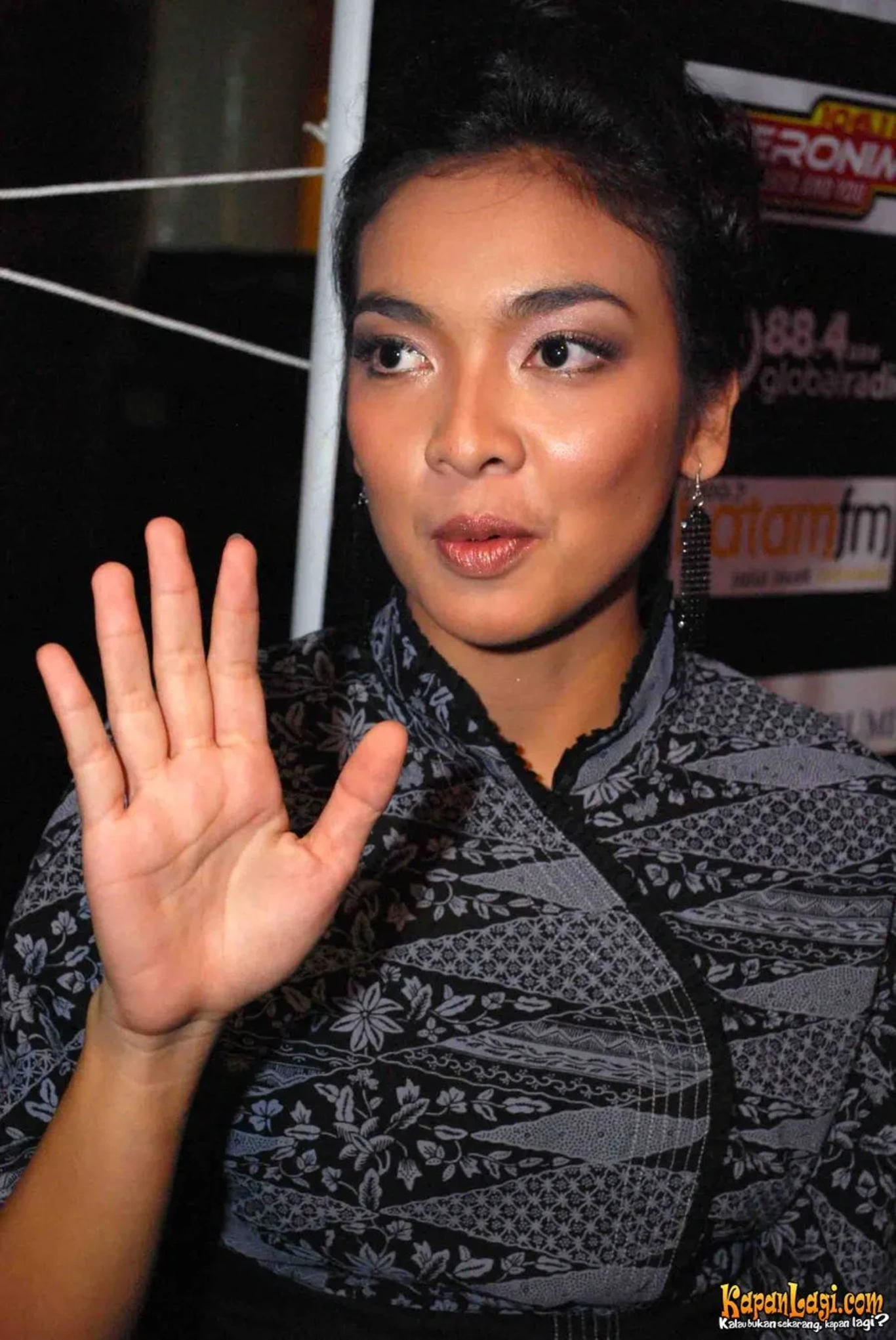 Jika Anda tidak melihat foto Tika Bravani, kemungkinan karena foto dengan nomor tersebut tidak tersedia di Kapanlagi.com™