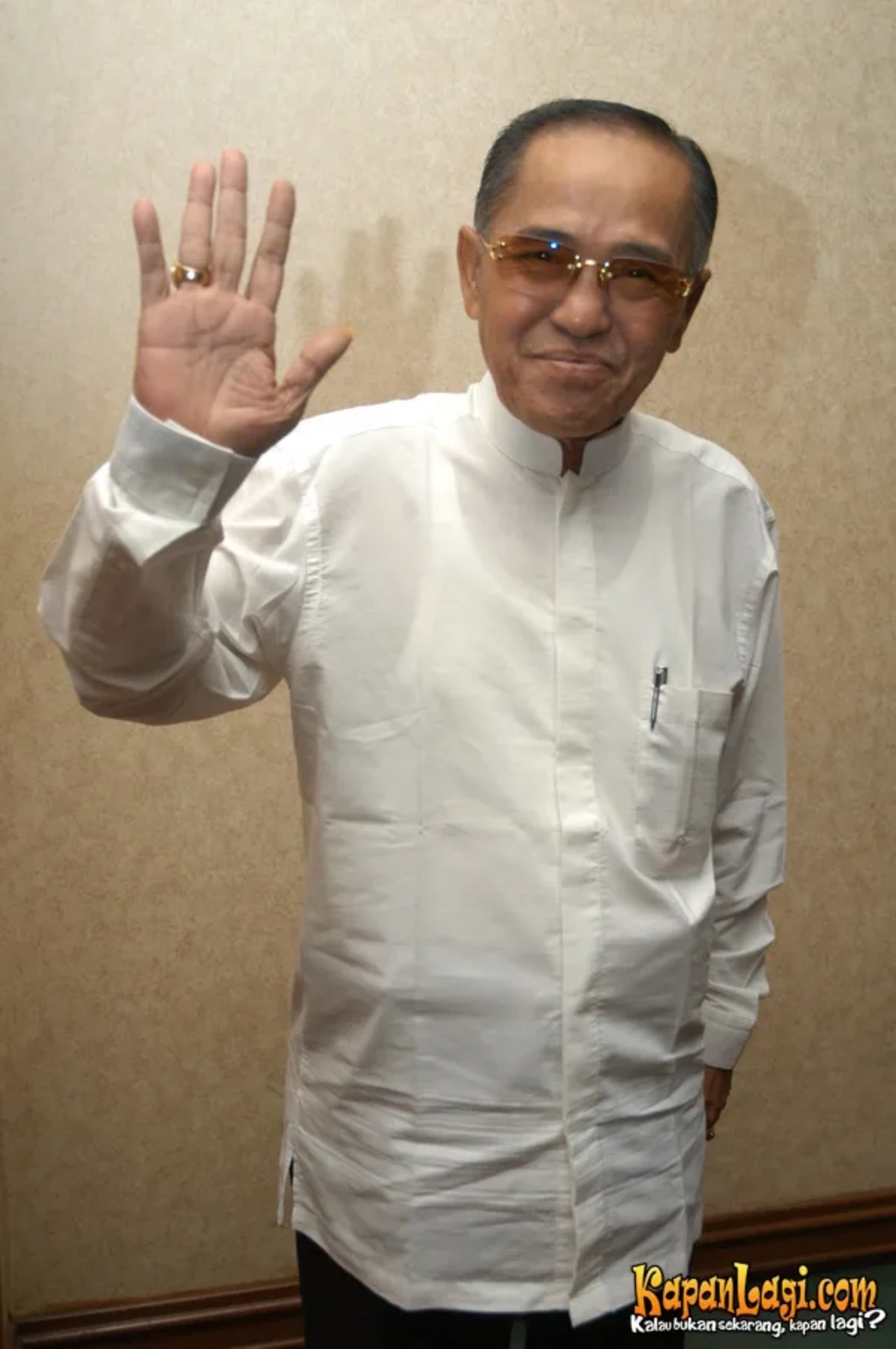 Jika Anda tidak melihat foto Timbul Srimulat, kemungkinan karena foto dengan nomor tersebut tidak tersedia di Kapanlagi.com™