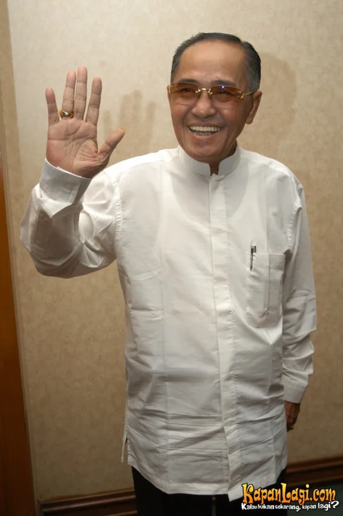 Jika Anda tidak melihat foto Timbul Srimulat, kemungkinan karena foto dengan nomor tersebut tidak tersedia di Kapanlagi.com™